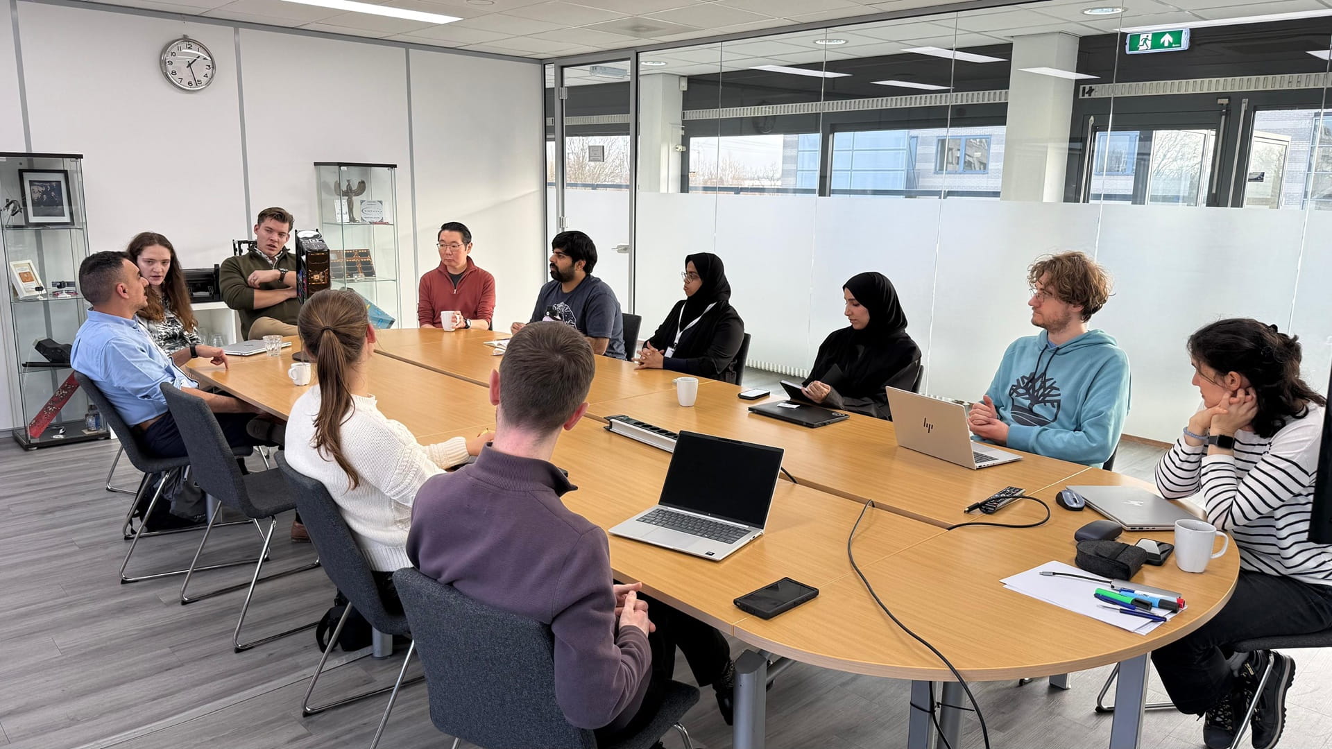 "أكاديمية الشارقة لعلوم الفلك" تتابع اختبارات "الشارقة سات-2" 