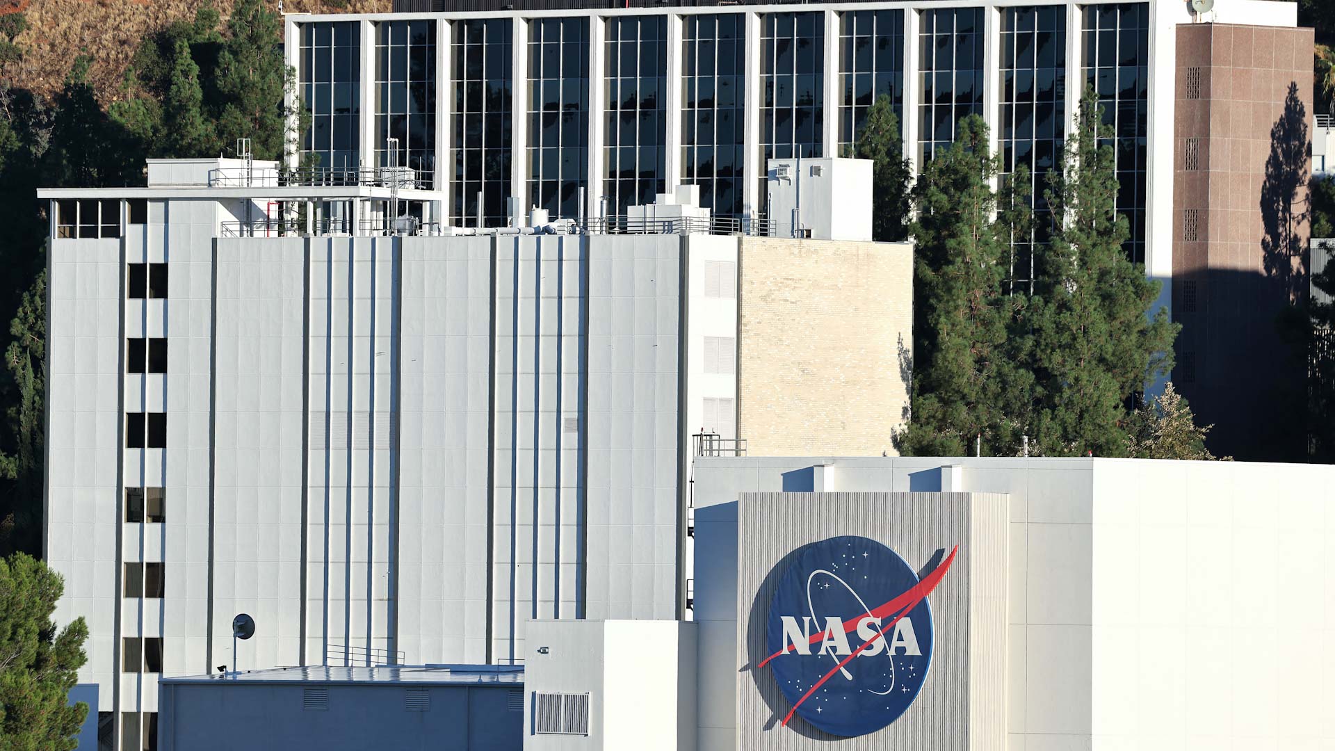 NASA loses contact with Mars probe Maven