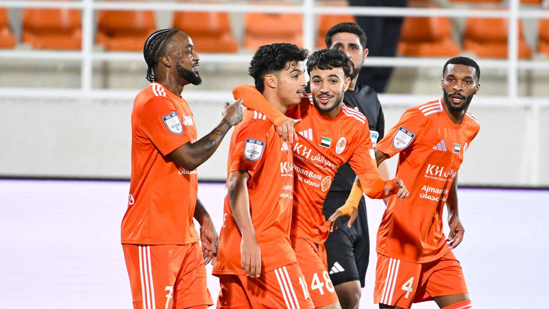 عجمان يفوز على دبا بثنائية في دوري أدنوك للمحترفين