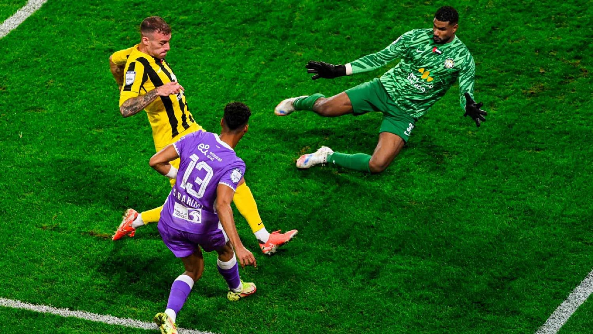 العين يفوز على كلباء بثنائية نظيفة في دوري أدنوك للمحترفين 