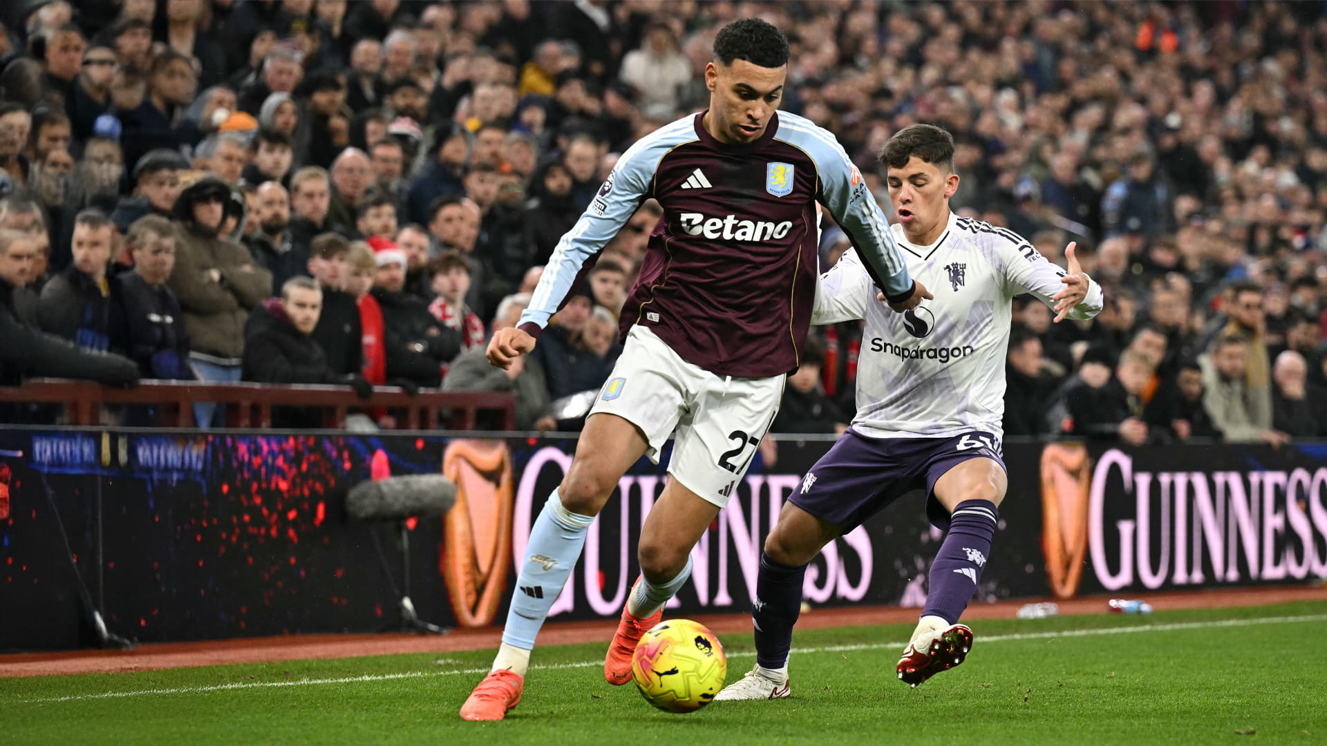 Aston Villa defeats Manchester United to boost title hopes
