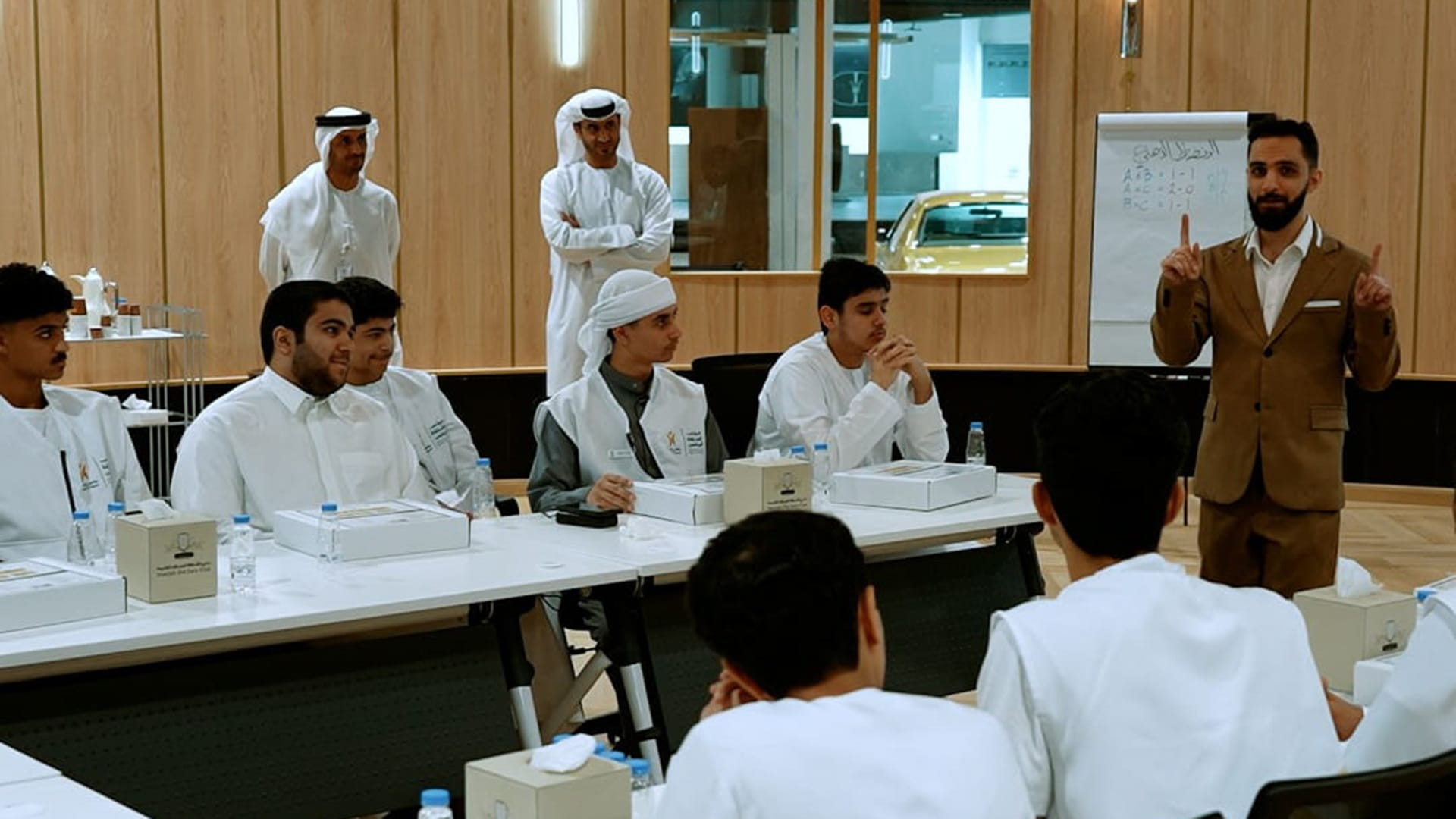 رئيس مجلس الشارقة الرياضي يتفقد برنامج "واعد" 