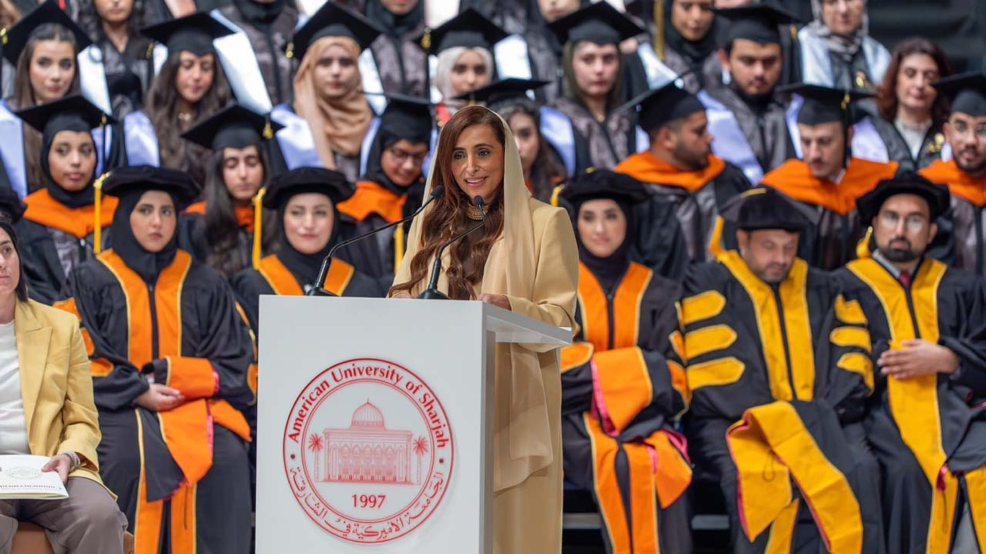 الجامعة الأميركية في الشارقة تحتفي بتخريج 419 طالباً وطالبة في 2025 