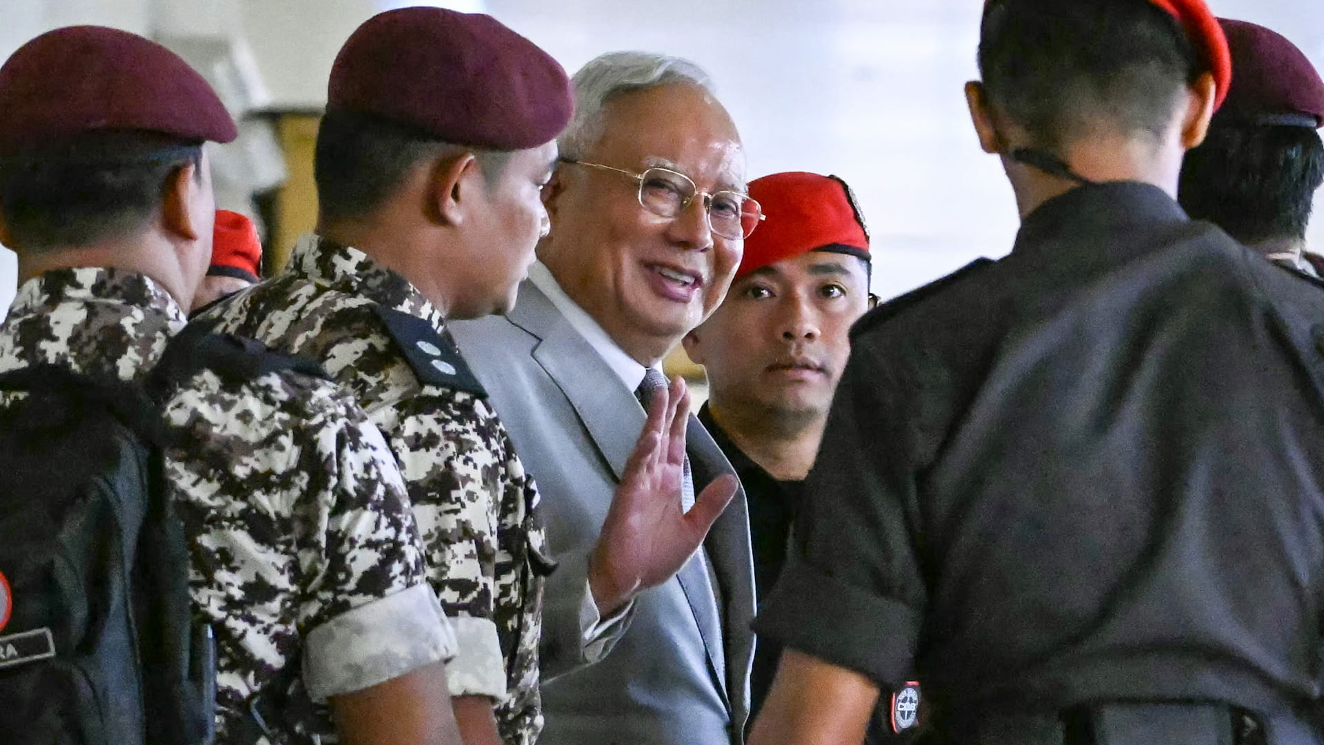 قضاء ماليزيا يرفض منح رئيس الوزراء السابق عبد الرزاق إقامة جبرية 