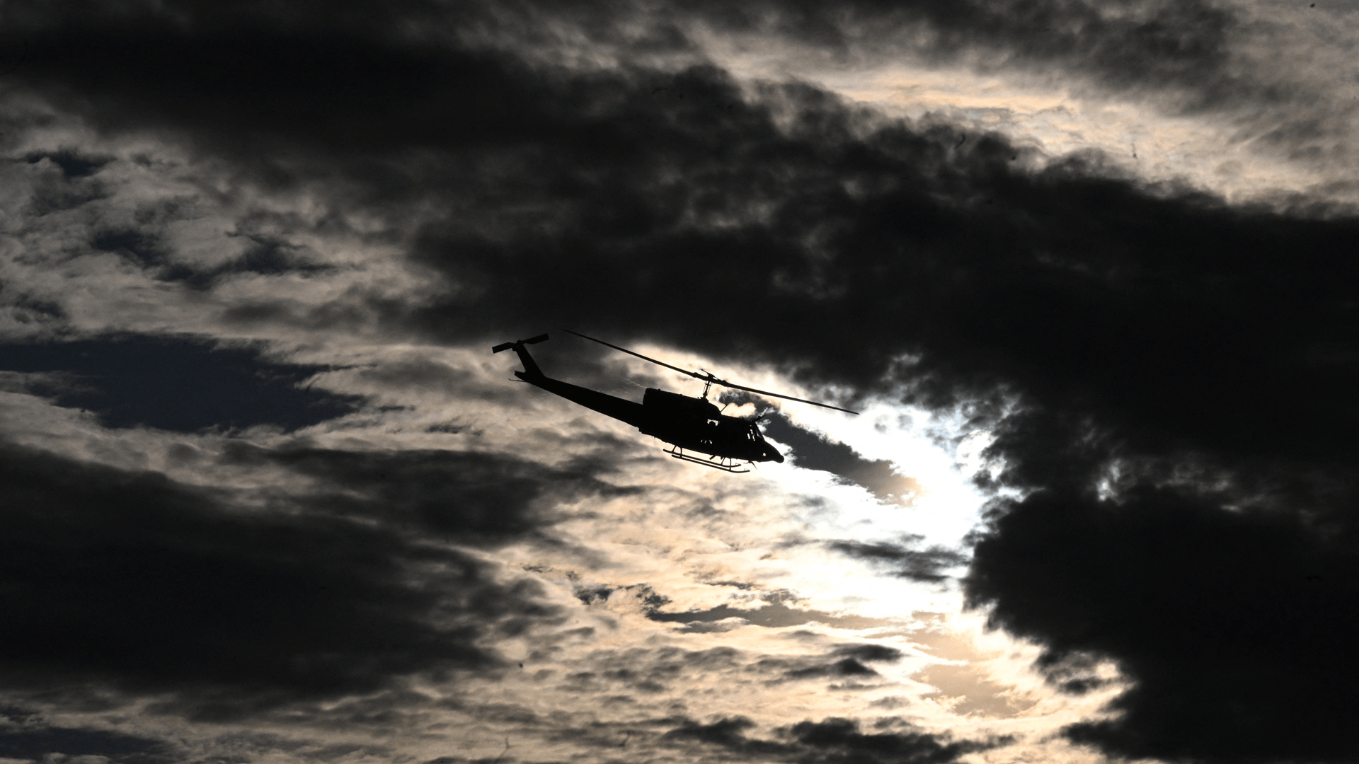 وفاة 5 أشخاص إثر تحطم طائرة عسكرية مكسيكية في الولايات المتحدة