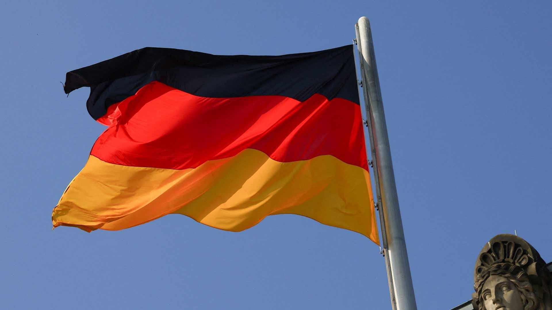 ألمانيا ترحل مجرماً إلى سوريا مع تصاعد الضغوط المرتبطة بالهجرة