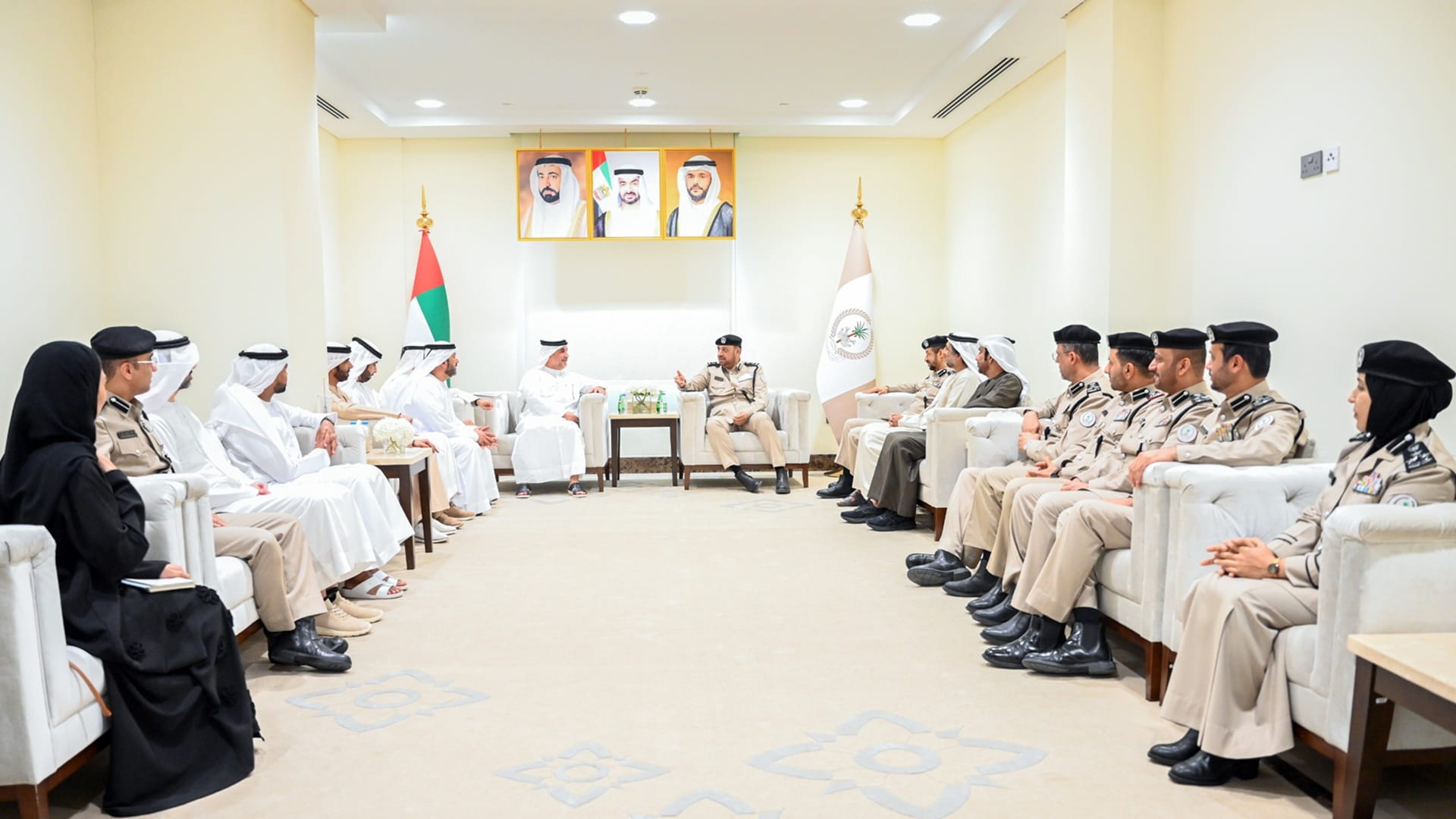 القائد العام لشرطة الشارقة يستقبل وفداً من المجلس الاستشاري 