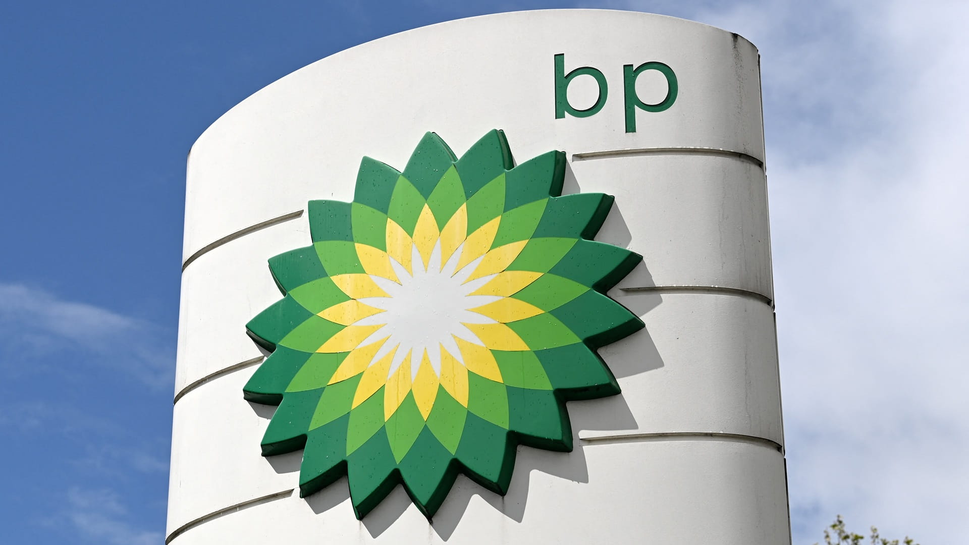 BP to sell majority stake in Castrol lubricants business 
