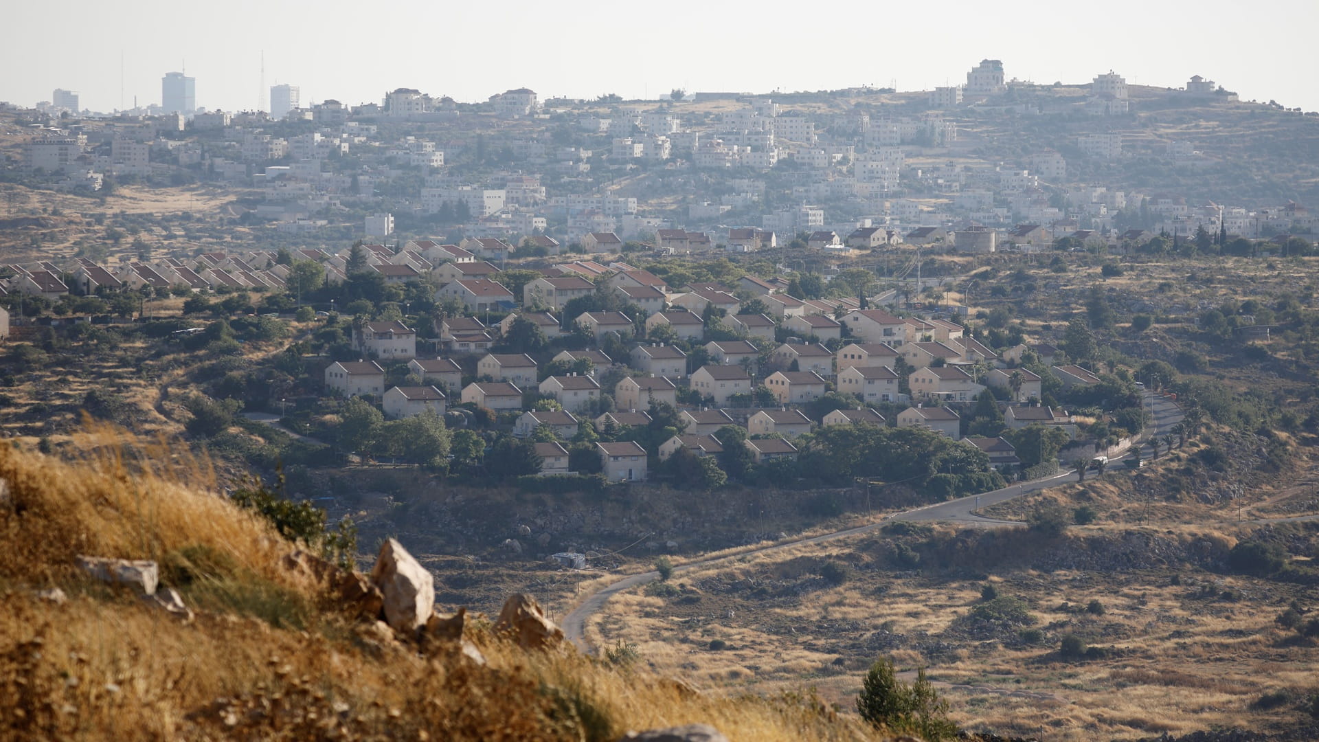 منظر عام لإحدى المستوطنات الإسرائيلية في الضفة الغربية