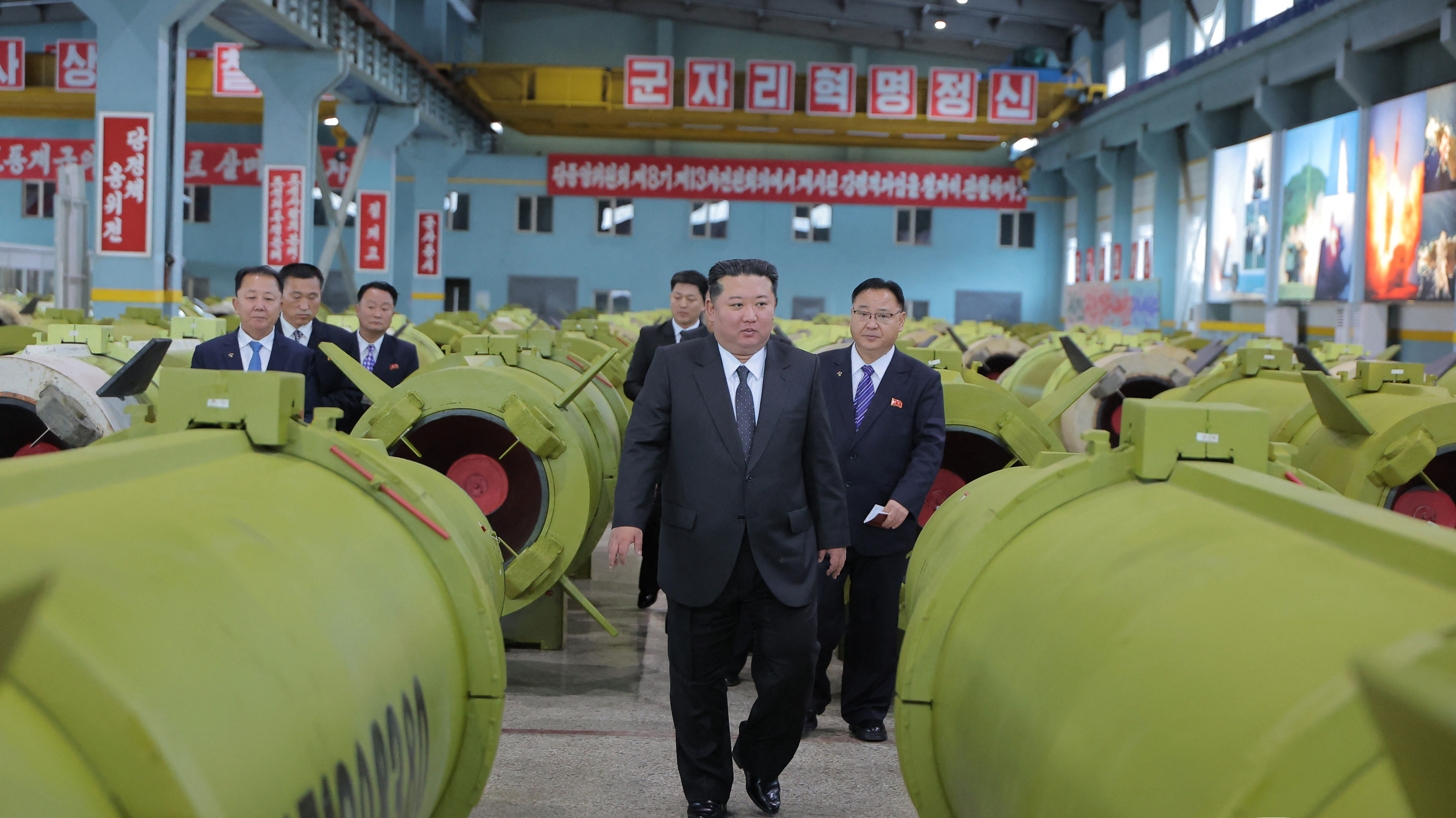 زعيم كوريا الشمالية يأمر بزيادة إنتاج الصواريخ في 2026 
