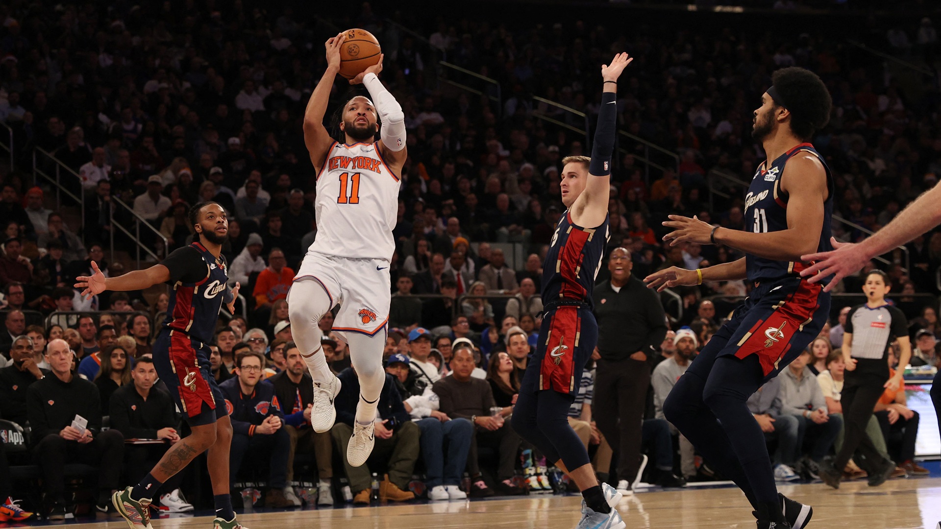 New York Knicks overcome Cleveland Cavaliers 