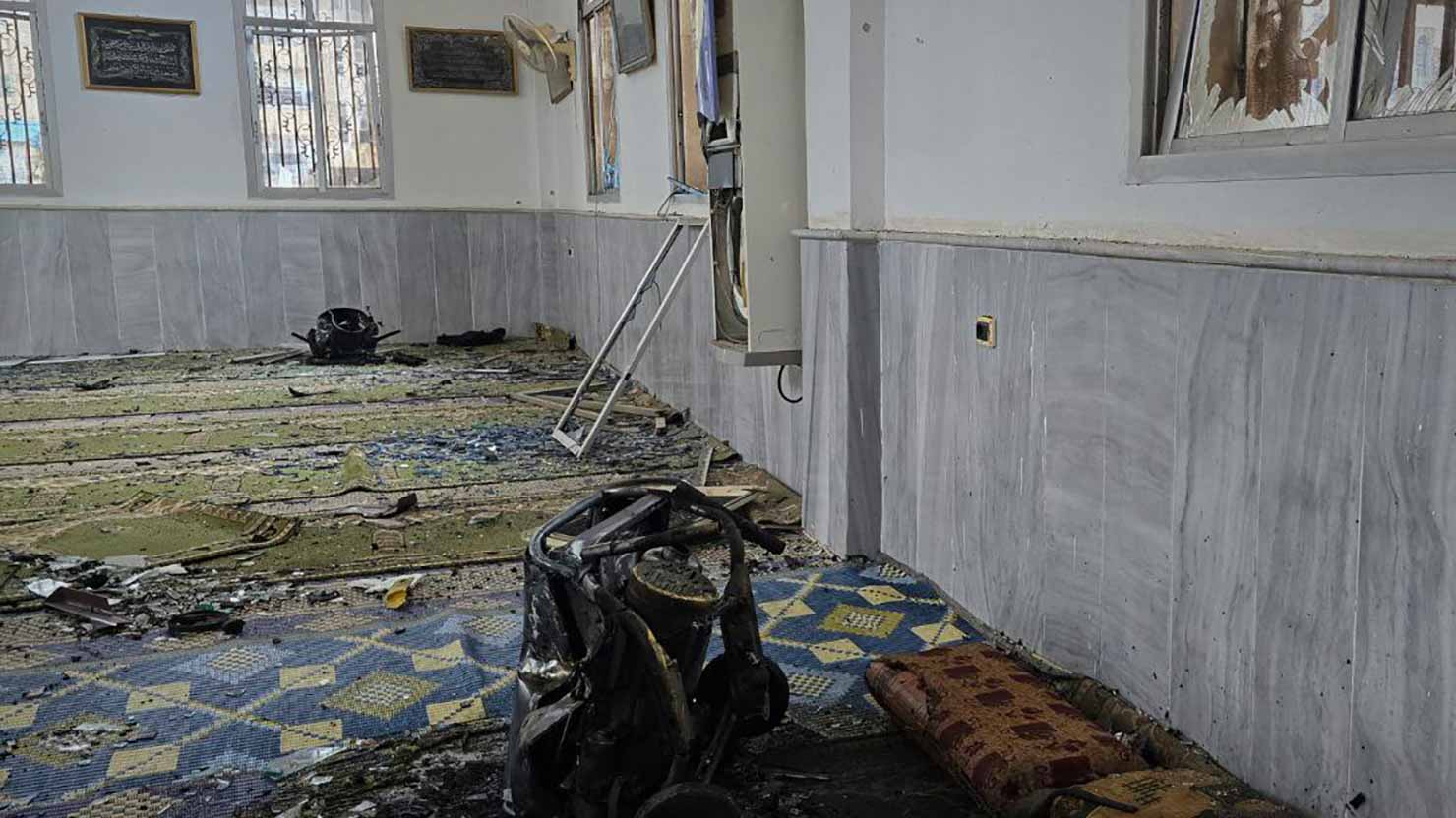 استشهاد 8 في انفجار داخل مسجد بوسط سوريا 