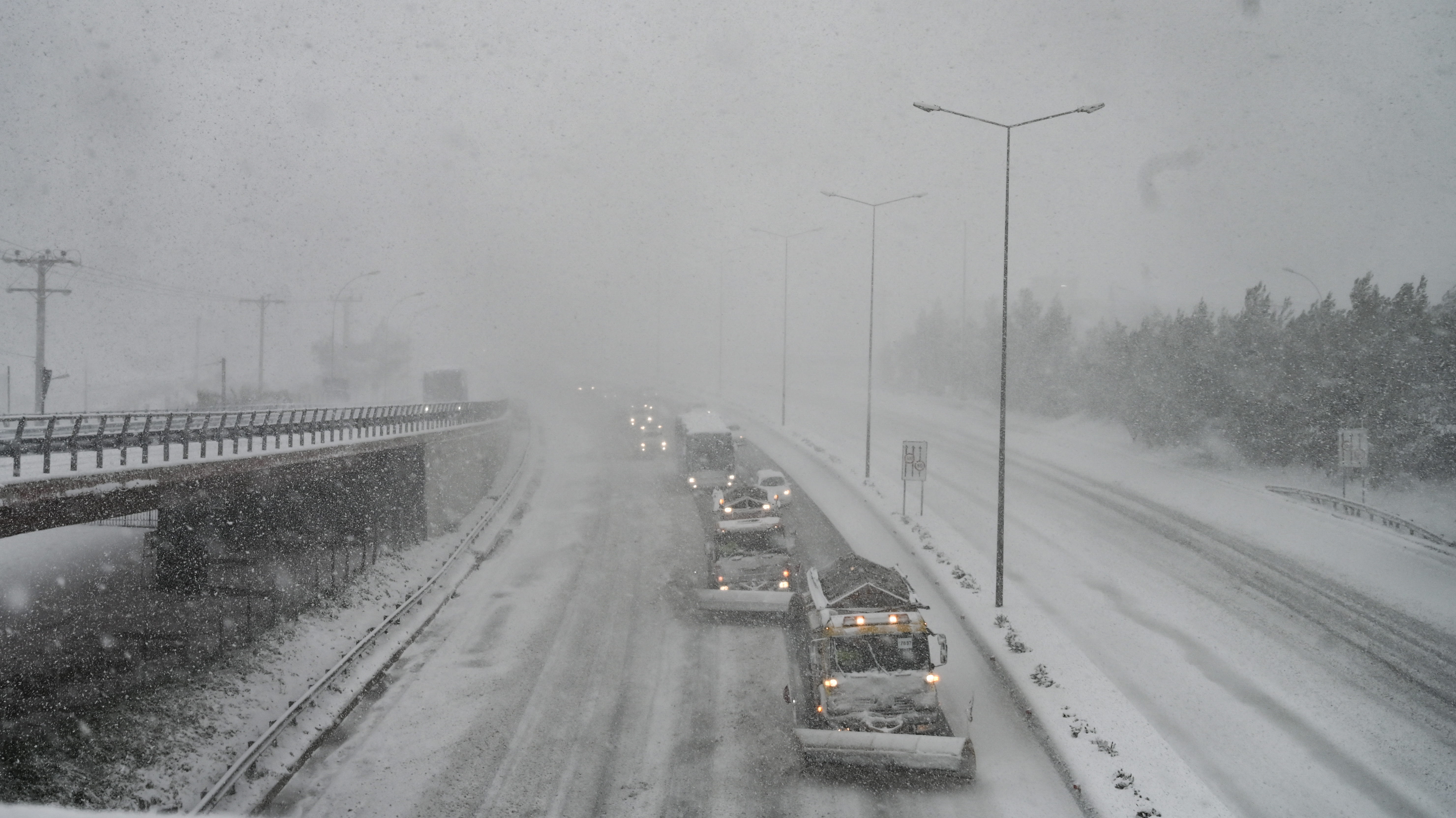 وفاة 4 بانهيار ثلجي في منطقة جبلية وعرة باليونان 