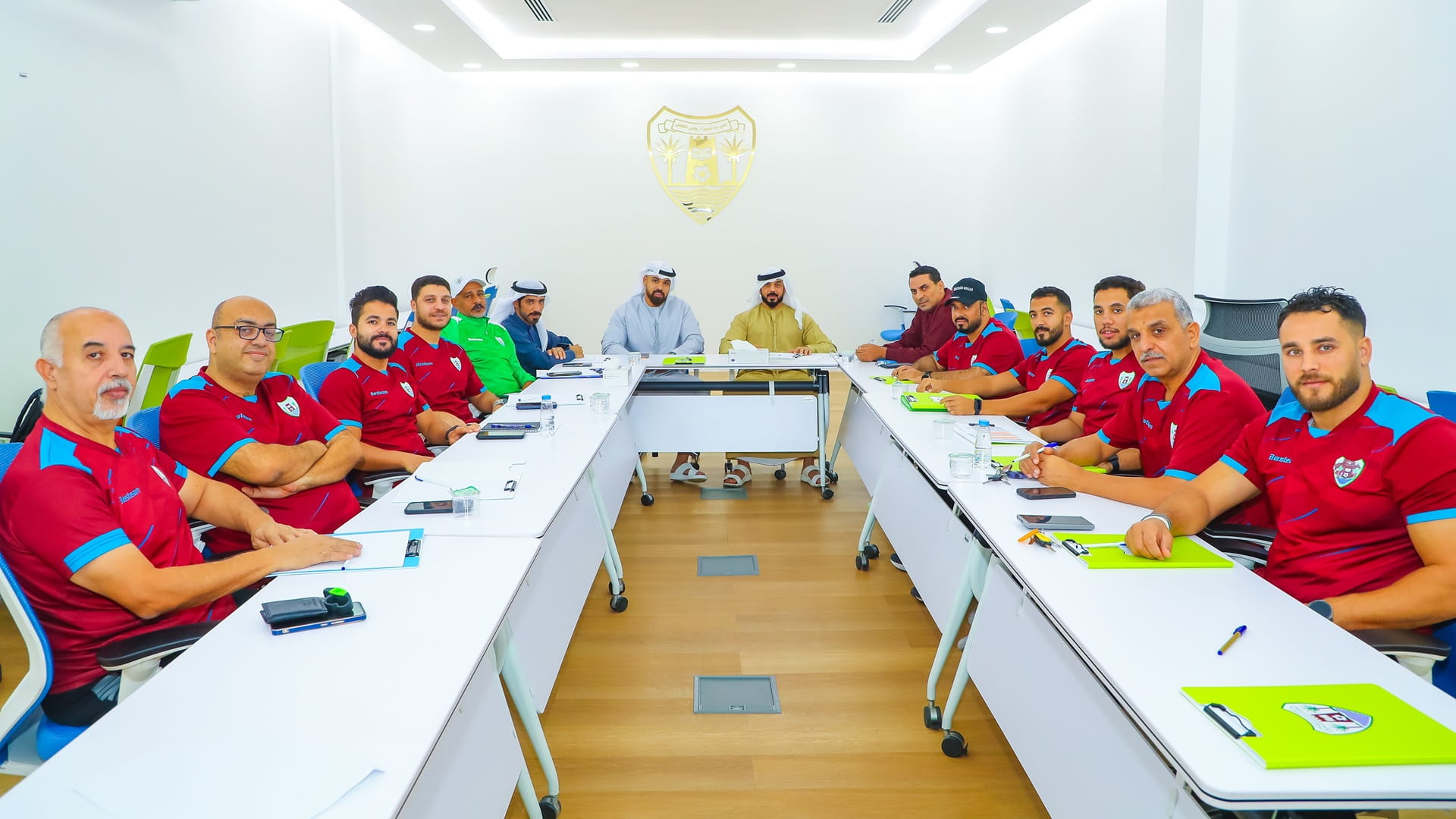 لجنة الألعاب الفردية بنادي دبا الحصن تبحث خطط تطوير برامج الإعداد 