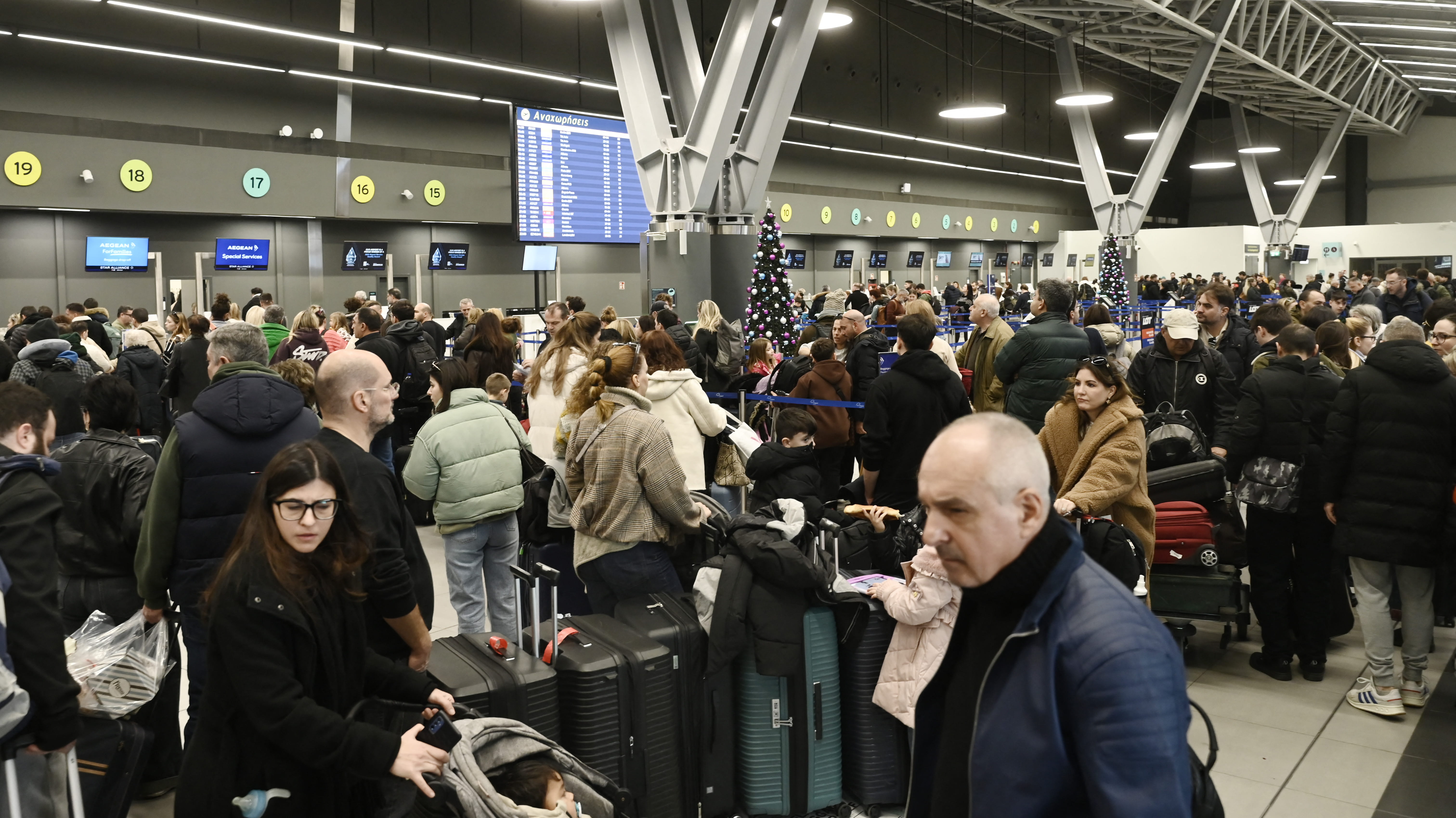 Technical glitch halts flights at Athens and other Greek airports