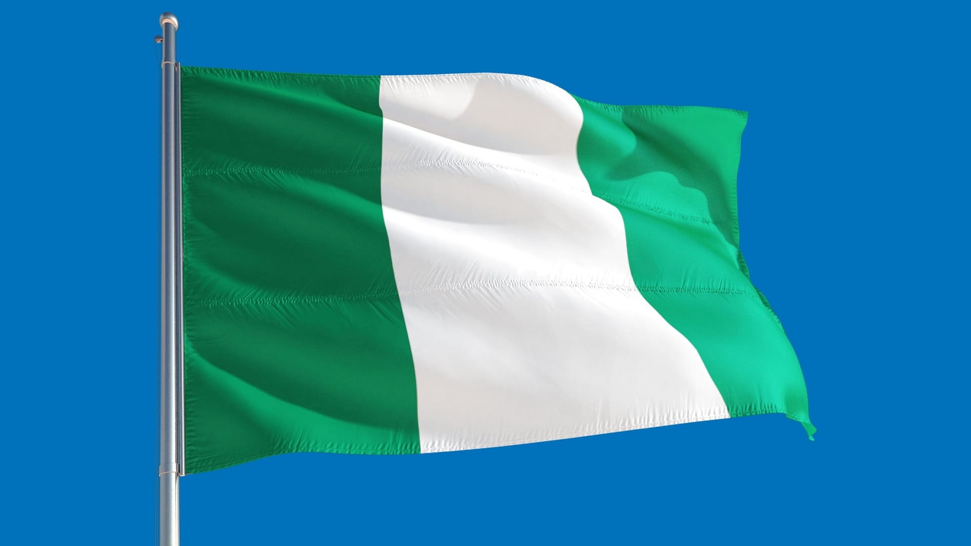 وفاة 26 غرقاً وفقدان 14 بانقلاب قارب نهري بدائي في نيجيريا