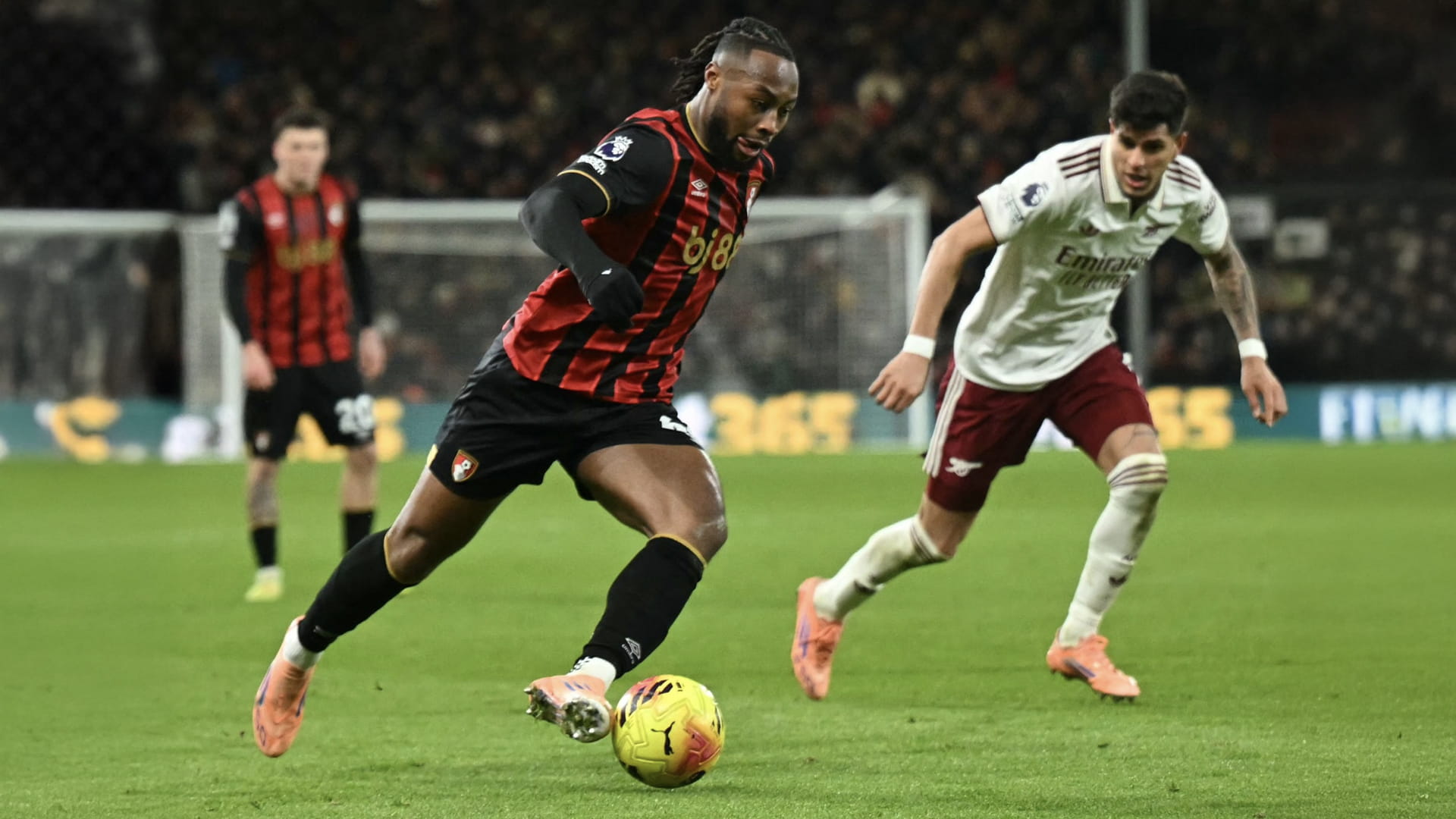 Arsenal extend Premier League lead with comeback win