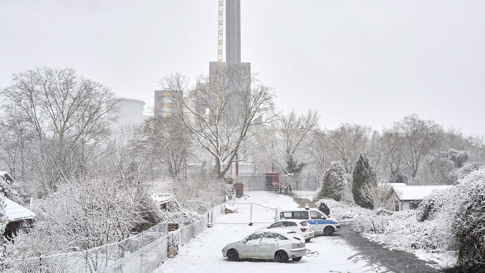 حريق بجسر كابلات يقطع التيار الكهربائي عن 50 ألف منزل في برلين