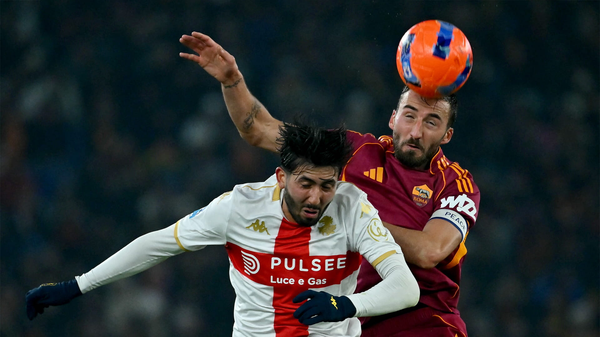 روما يقسو على جنوى في الدوري الإيطالي لكرة القدم 