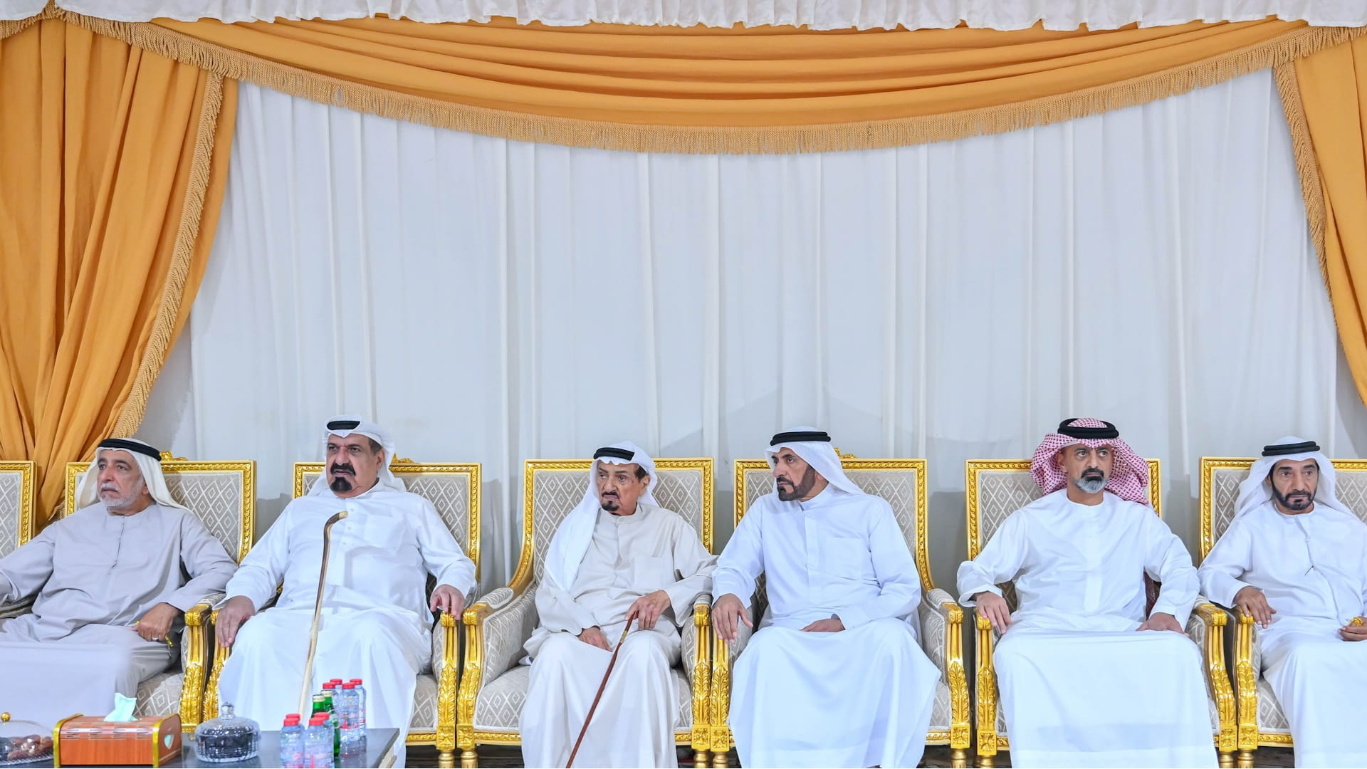 حاكم عجمان وولي عهده يقدمان واجب العزاء في وفاة عبد الرحمن النعيمي 