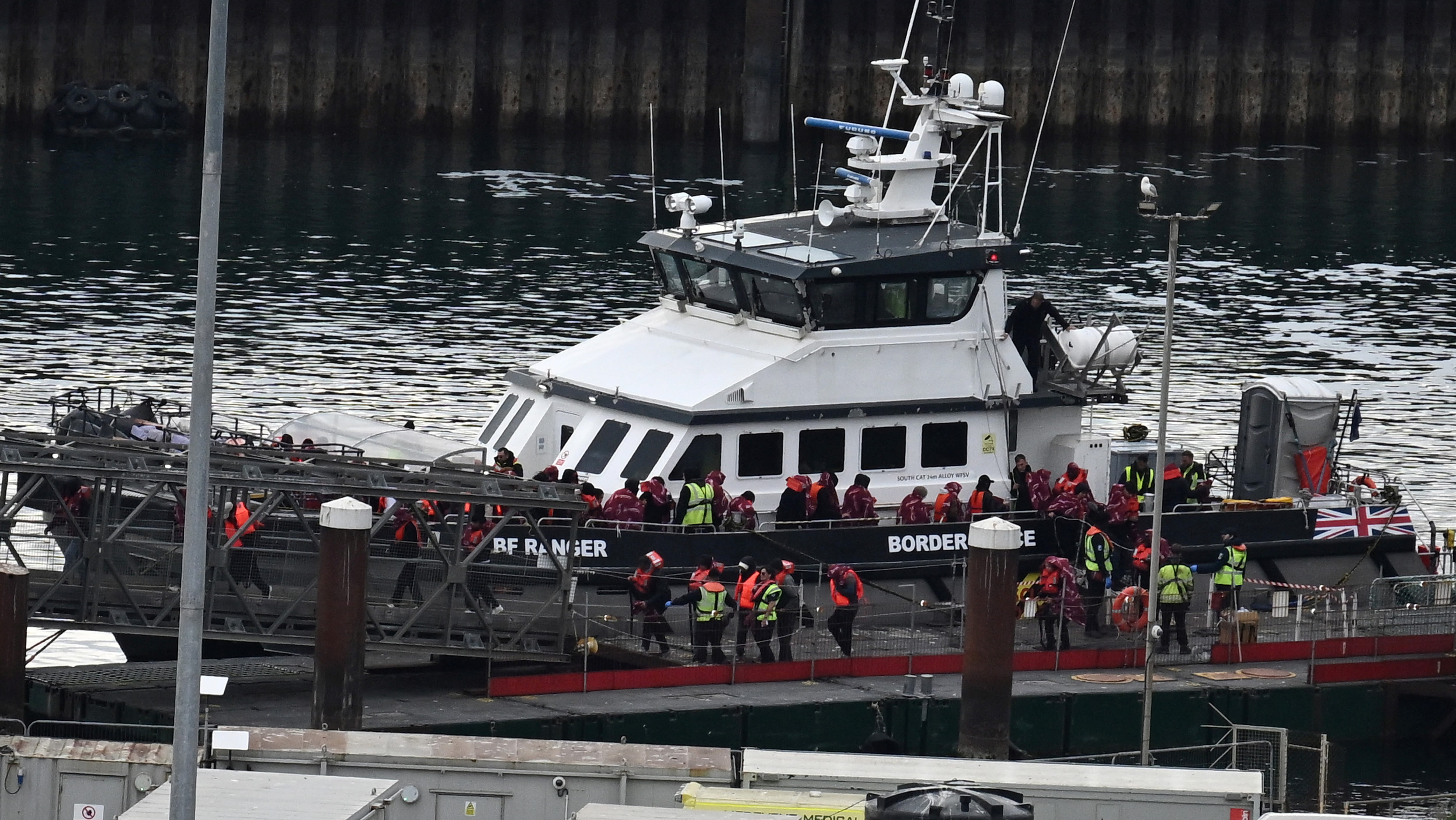 بريطانيا تسجل في 2025 ثاني أعلى عدد من مهاجري المانش منذ 2018