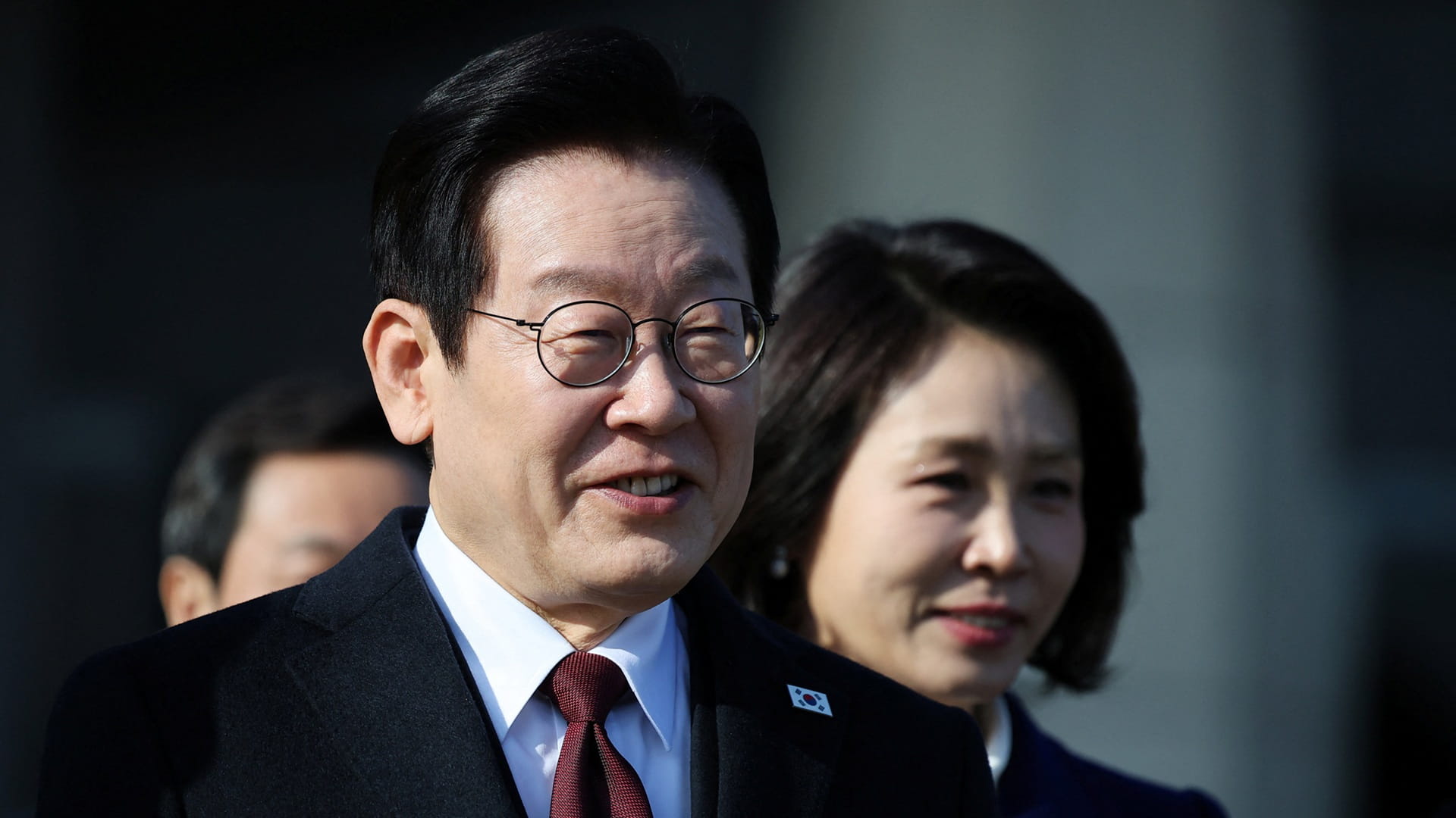 صورة بعنوان: رئيس كوريا الجنوبية يصل إلى بكين في زيارة رسمية 