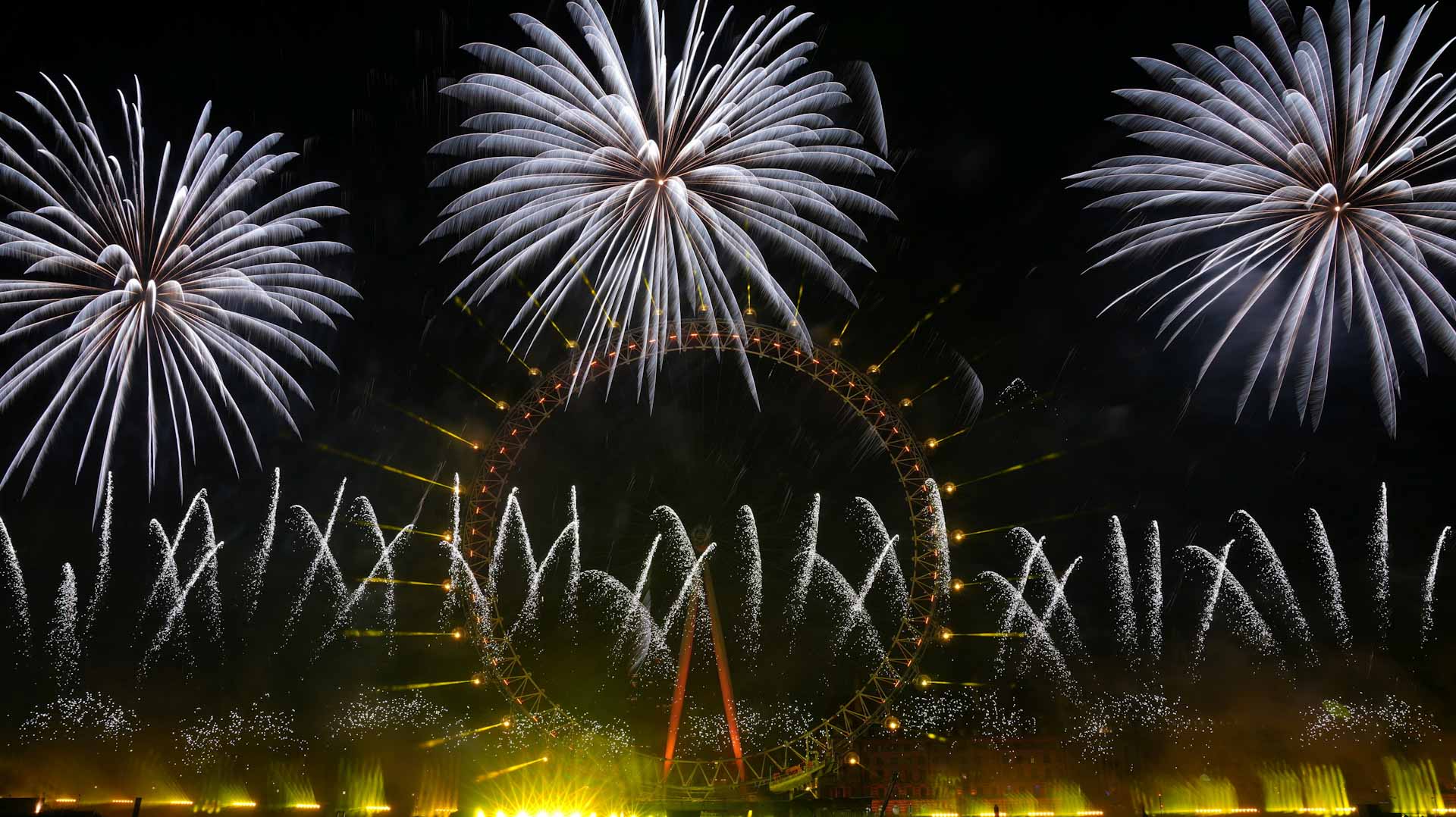 العالم يودع 2025 ويستقبل 2026 بألعاب نارية مبهرة وأمنيات بعام سعيد