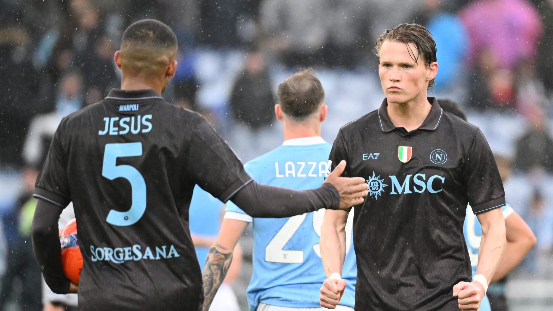 نابولي يصعد للمركز الثاني مؤقتاً في الدوري الإيطالي 