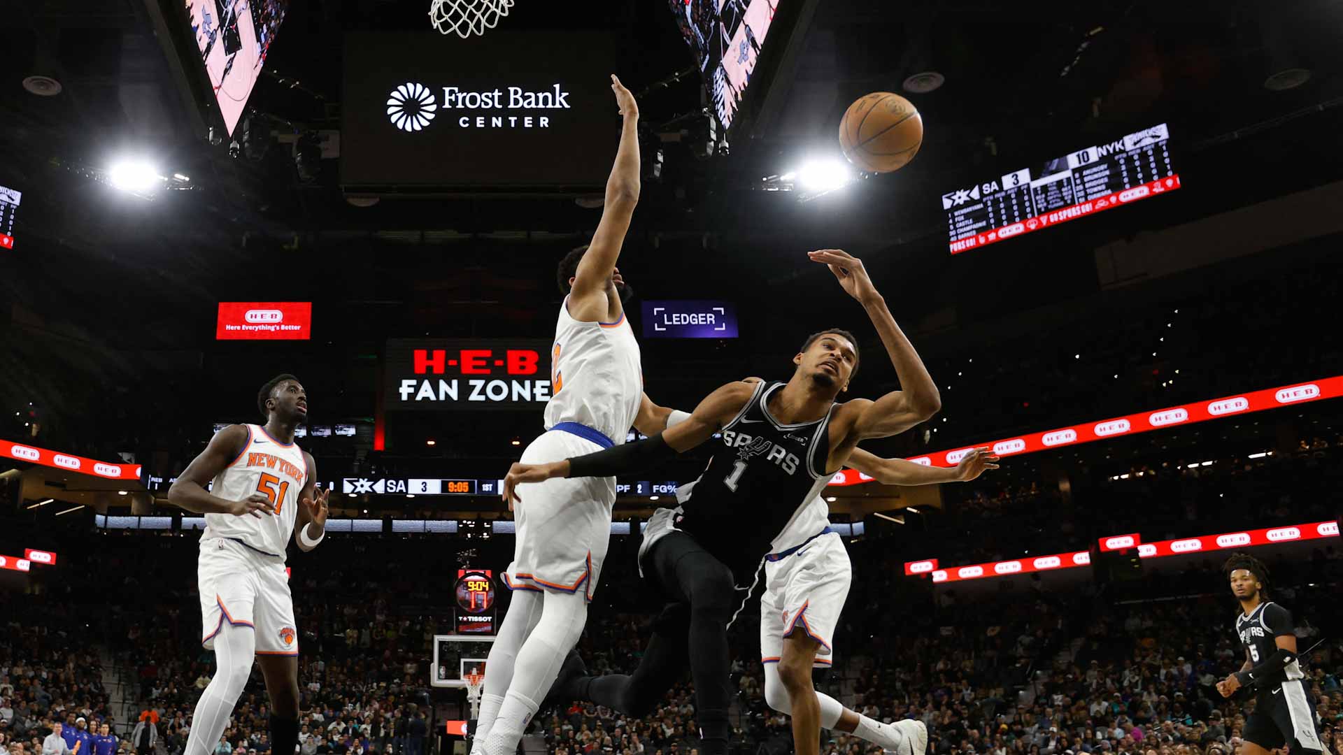 سان أنطونيو يتخطى بصعوبة نيويورك نيسك في السلة الأميركية  