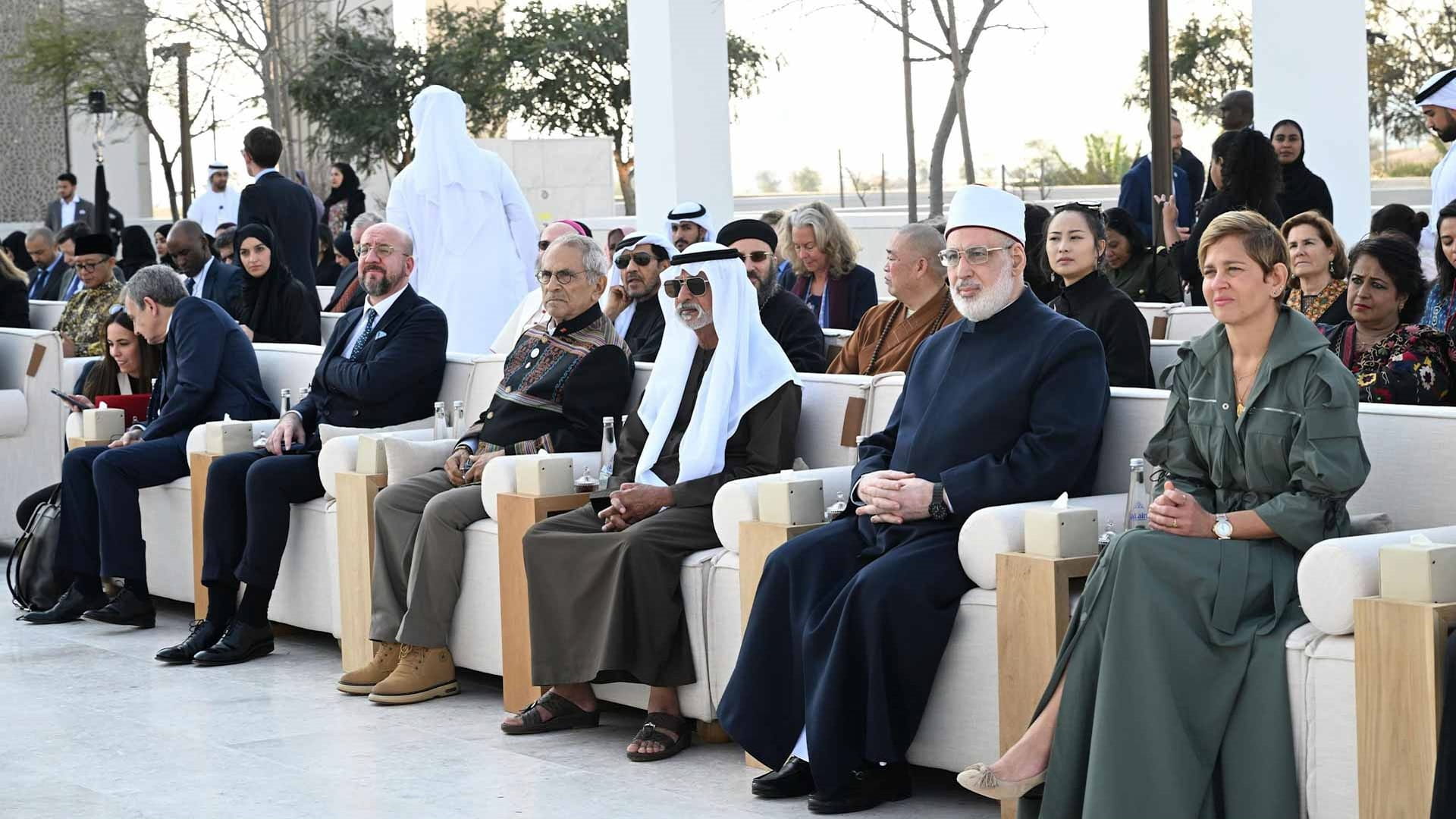 نهيان بن مبارك يفتتح النسخة الـ2 من "مجلس الأخوة الإنسانية" 