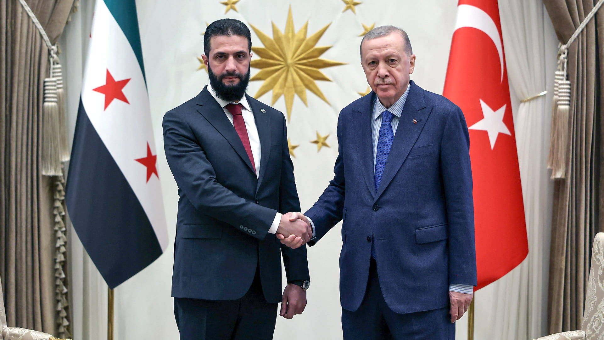 الرئيس السوري الانتقالي يبدأ محادثات مع أردوغان في تركيا