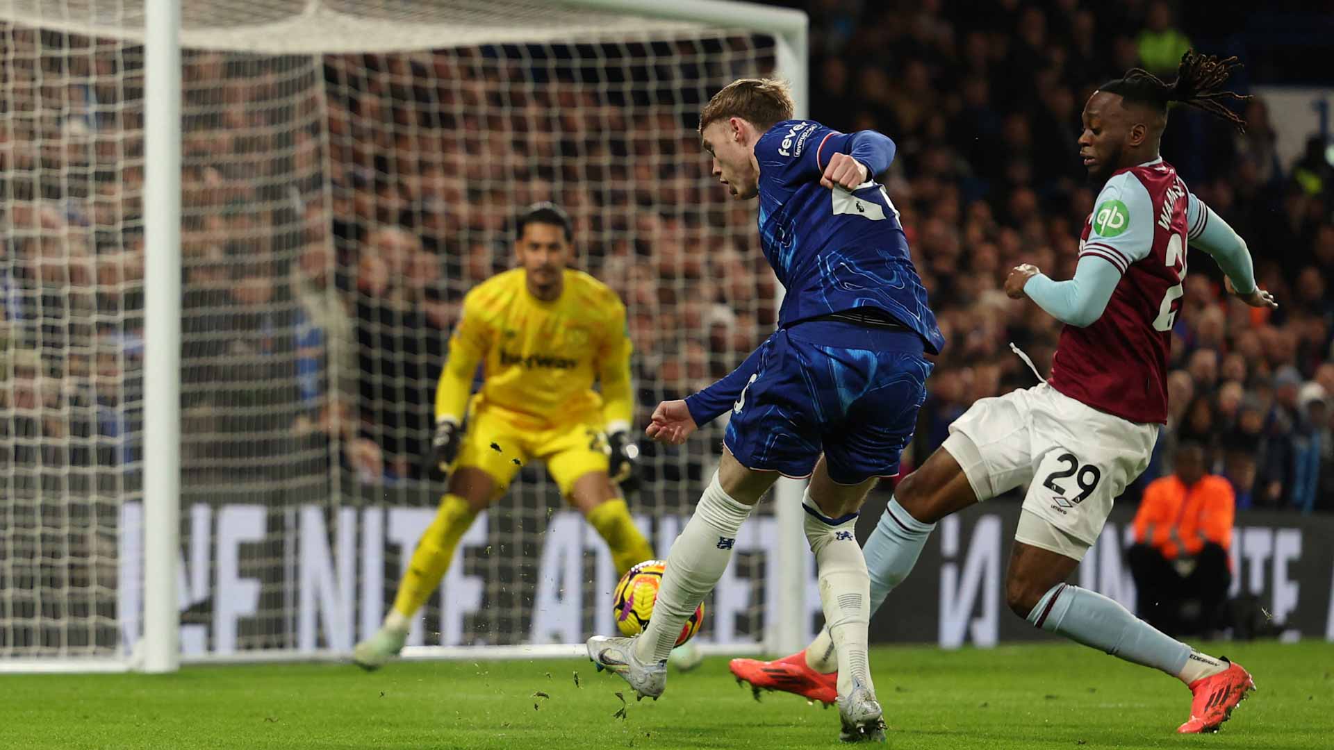 تشيلسي يتخطى ويستهام ويدخل للمربع الذهبي بالدوري الإنجليزي