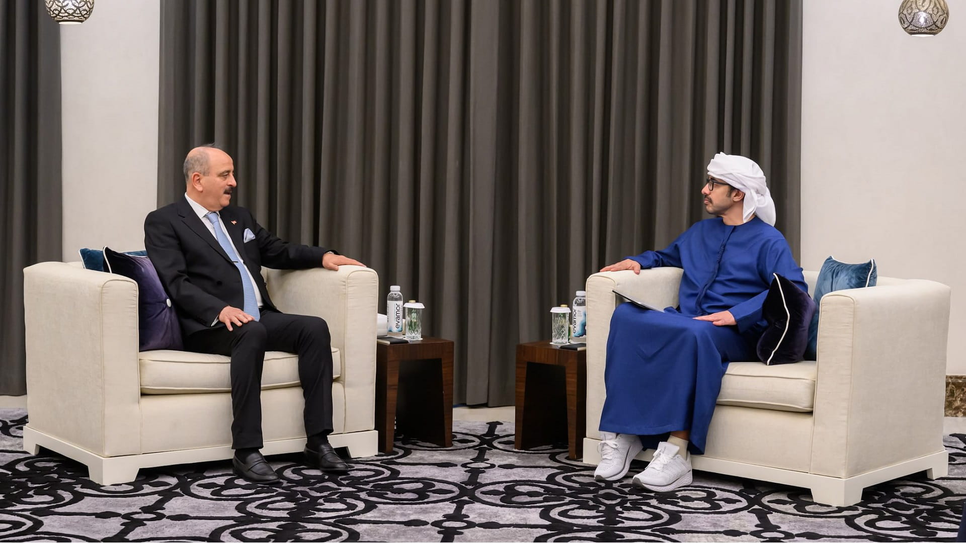 Abdullah bin Zayed, Tunisian FM discuss strengthening cooperation 