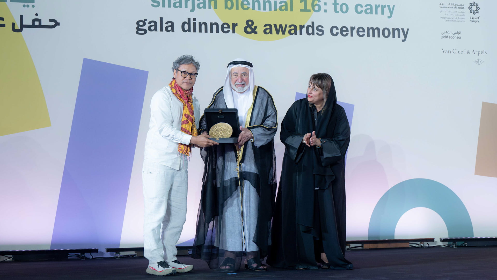 سلطان القاسمي يكرّم الفائزين في النسخة الـ16 من بينالي الشارقة