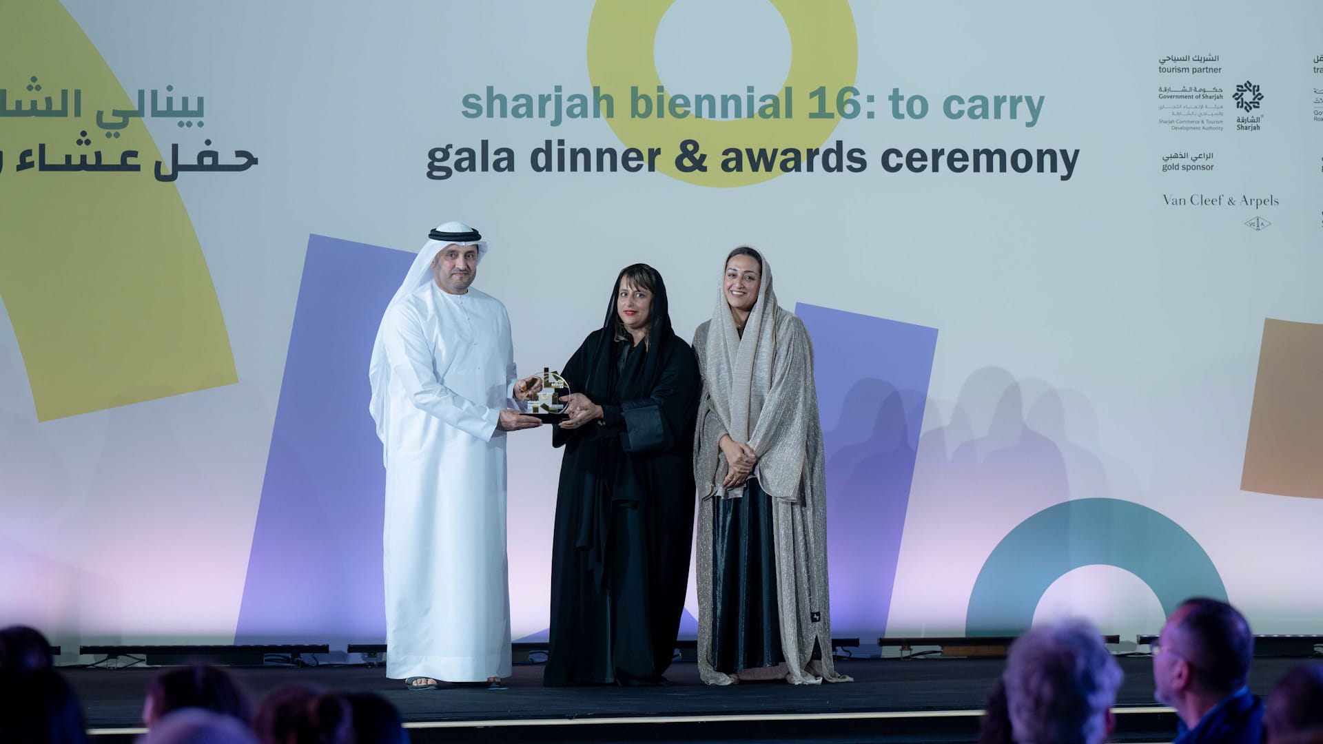 سلطان القاسمي يكرّم الفائزين في النسخة الـ16 من بينالي الشارقة