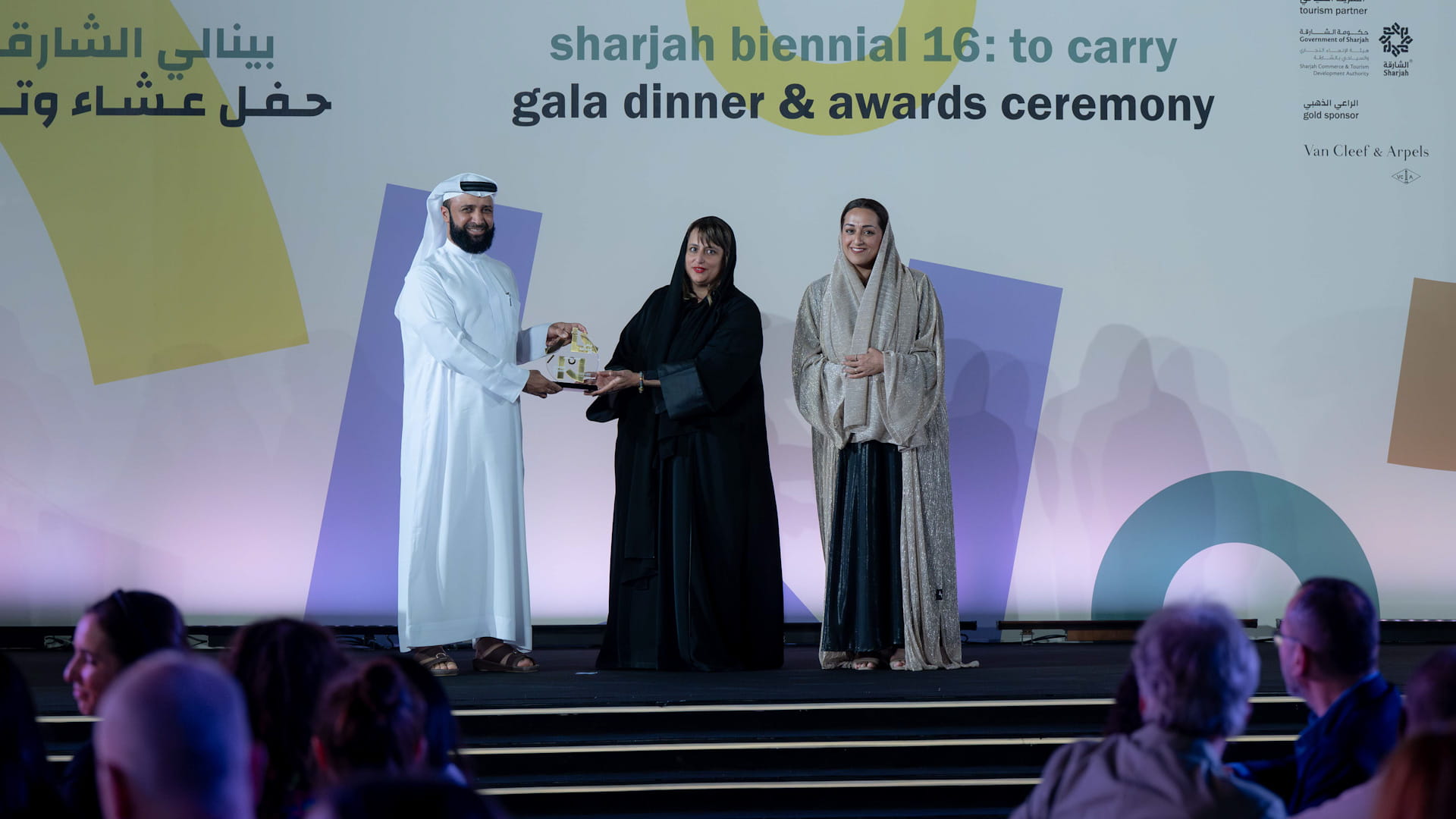 سلطان القاسمي يكرّم الفائزين في النسخة الـ16 من بينالي الشارقة