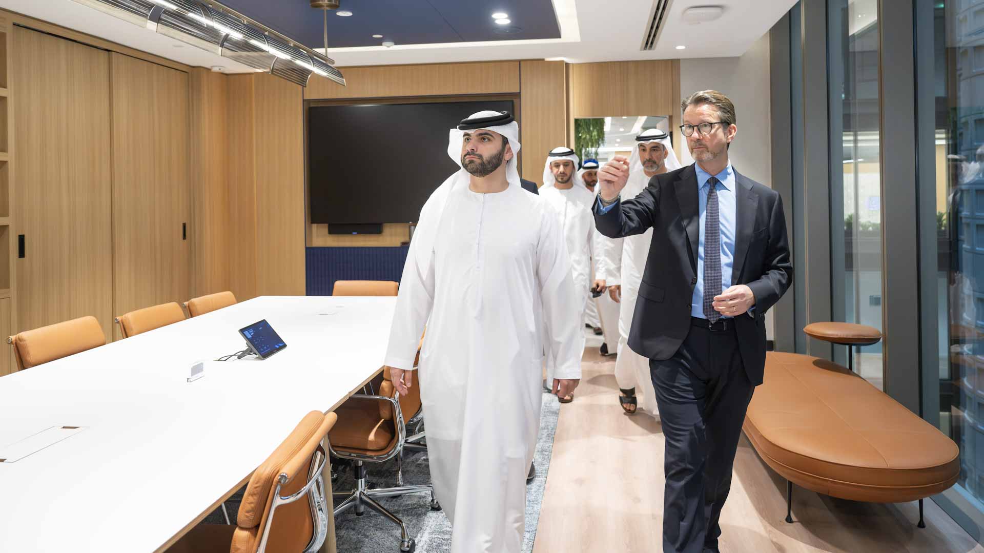 منصور بن محمد يفتتح المقر الجديد لشركة إنفورما العالمية في دبي 