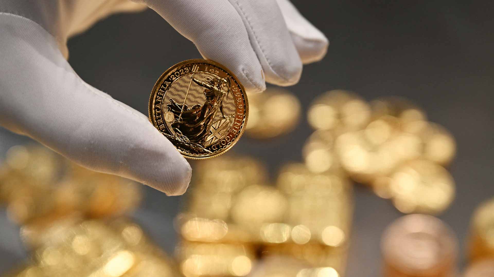 الذهب قرب مستويات قياسية مع استمرار المخاوف من حرب الرسوم الجمركية