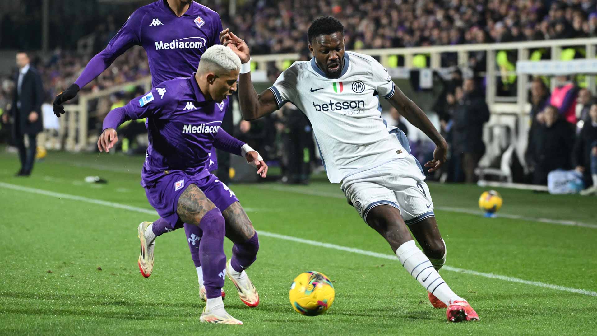 فيورنتينا يقسو على إنتر ميلان بالدوري الإيطالي لكرة القدم 