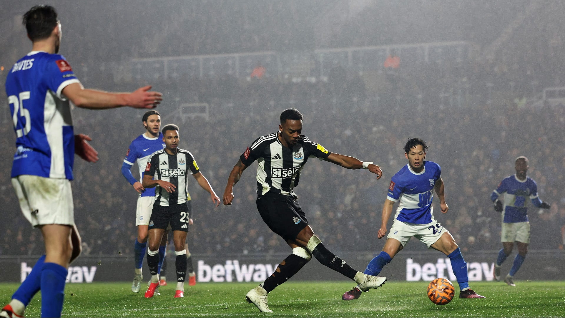 Newcastle qualify for the last 16 of the FA Cup 