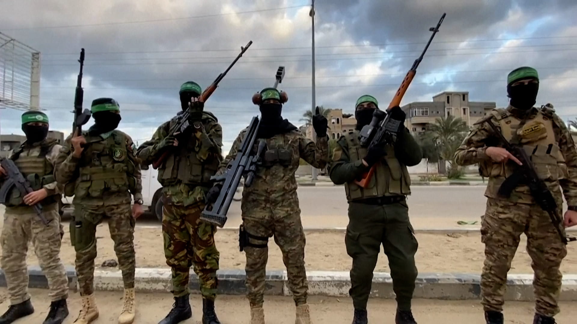 ضمن الهدنة.. حماس تستعد لعملية تبادل الأسرى الـ 5 مع إسرائيل 