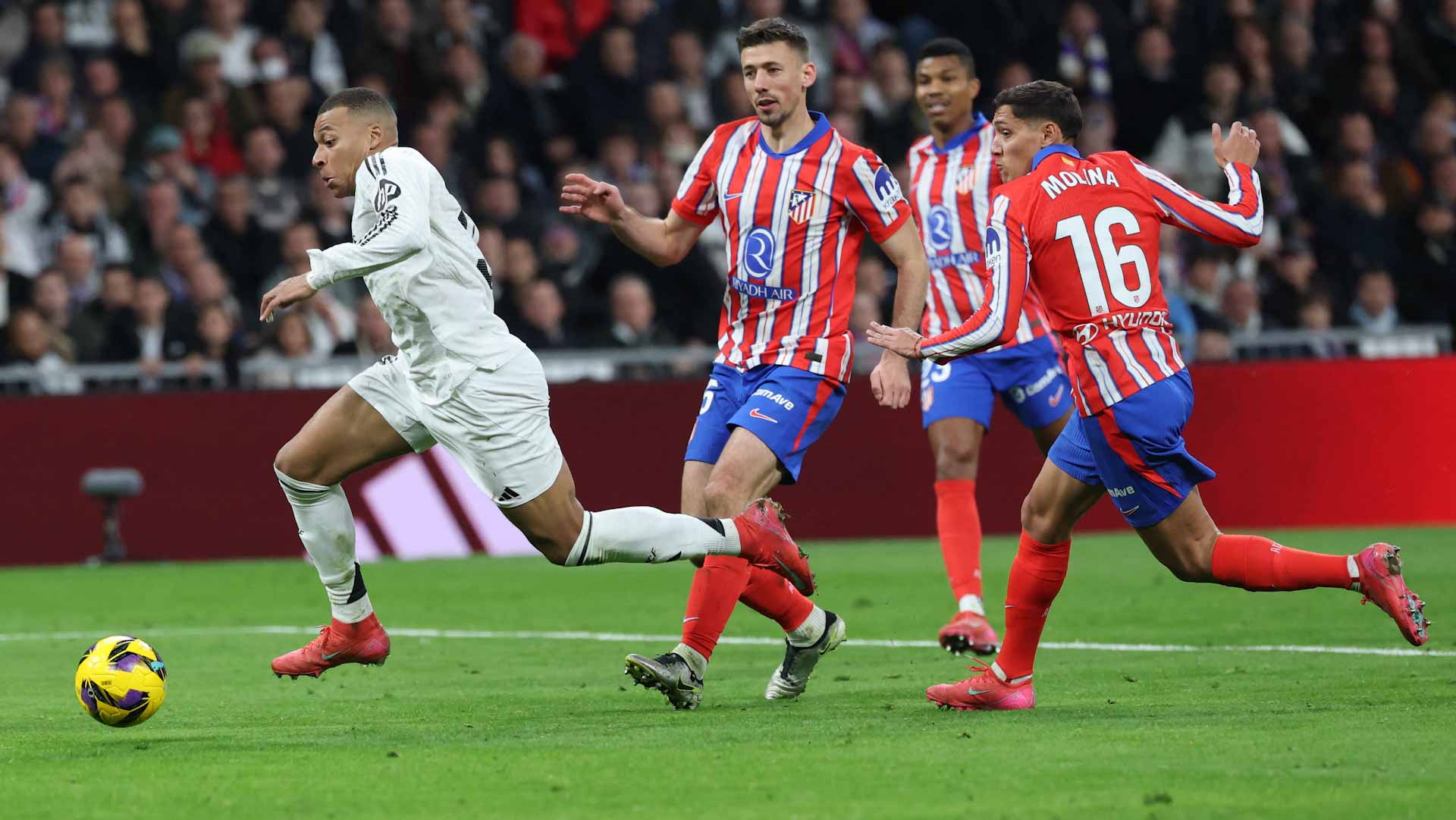 التعادل الإيجابي يحسم قمة ريال مدريد مع أتلتيكو في الدوري الإسباني 