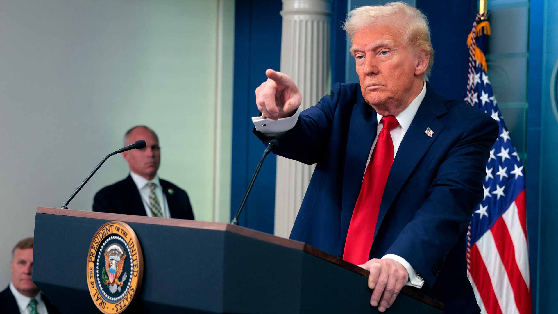 ترامب يفتح أبواب الجحيم ويهدد بإلغاء وقف إطلاق النار  