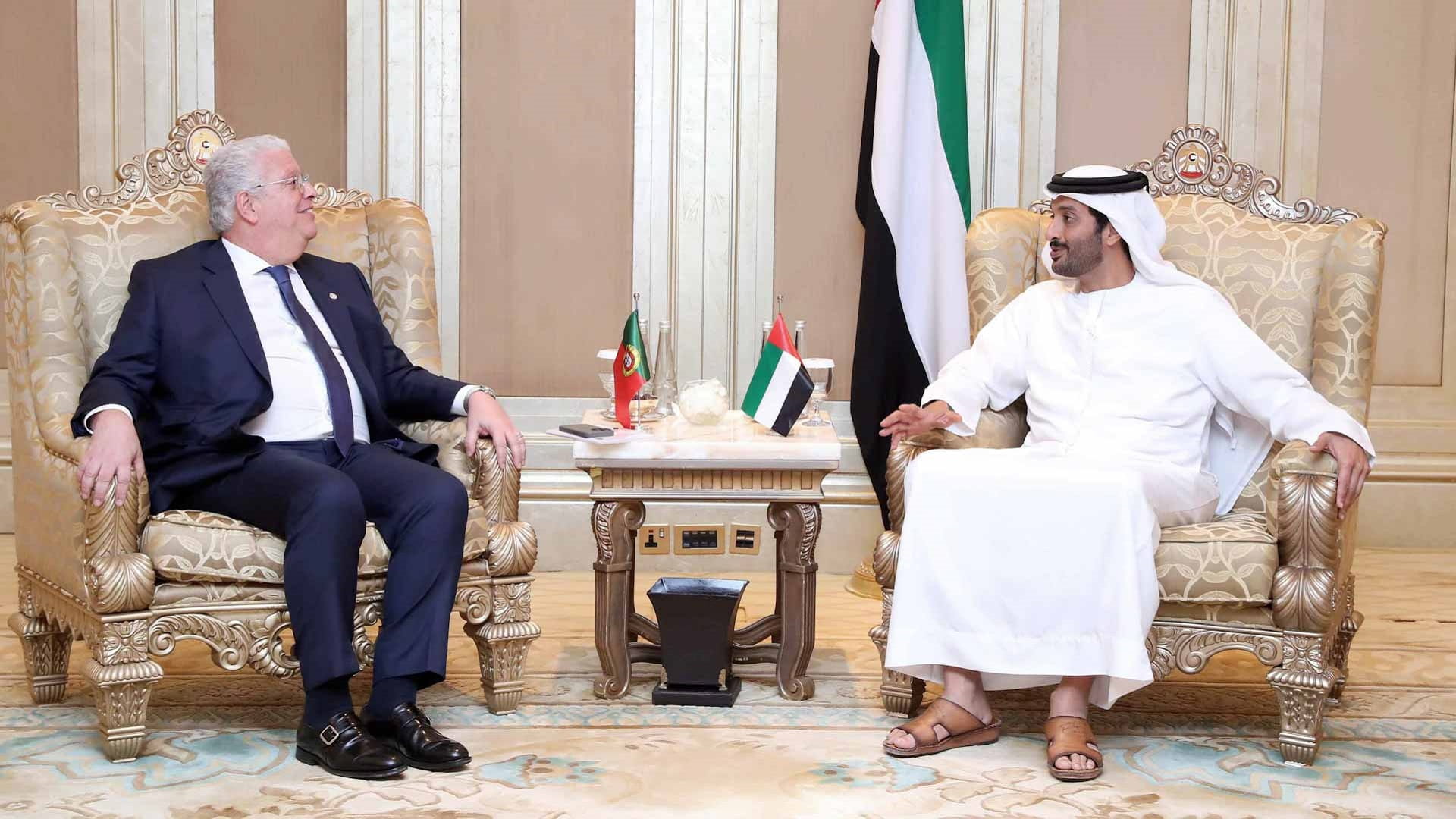 الإمارات والبرتغال تبحثان سبل تطوير التعاون الاقتصادي