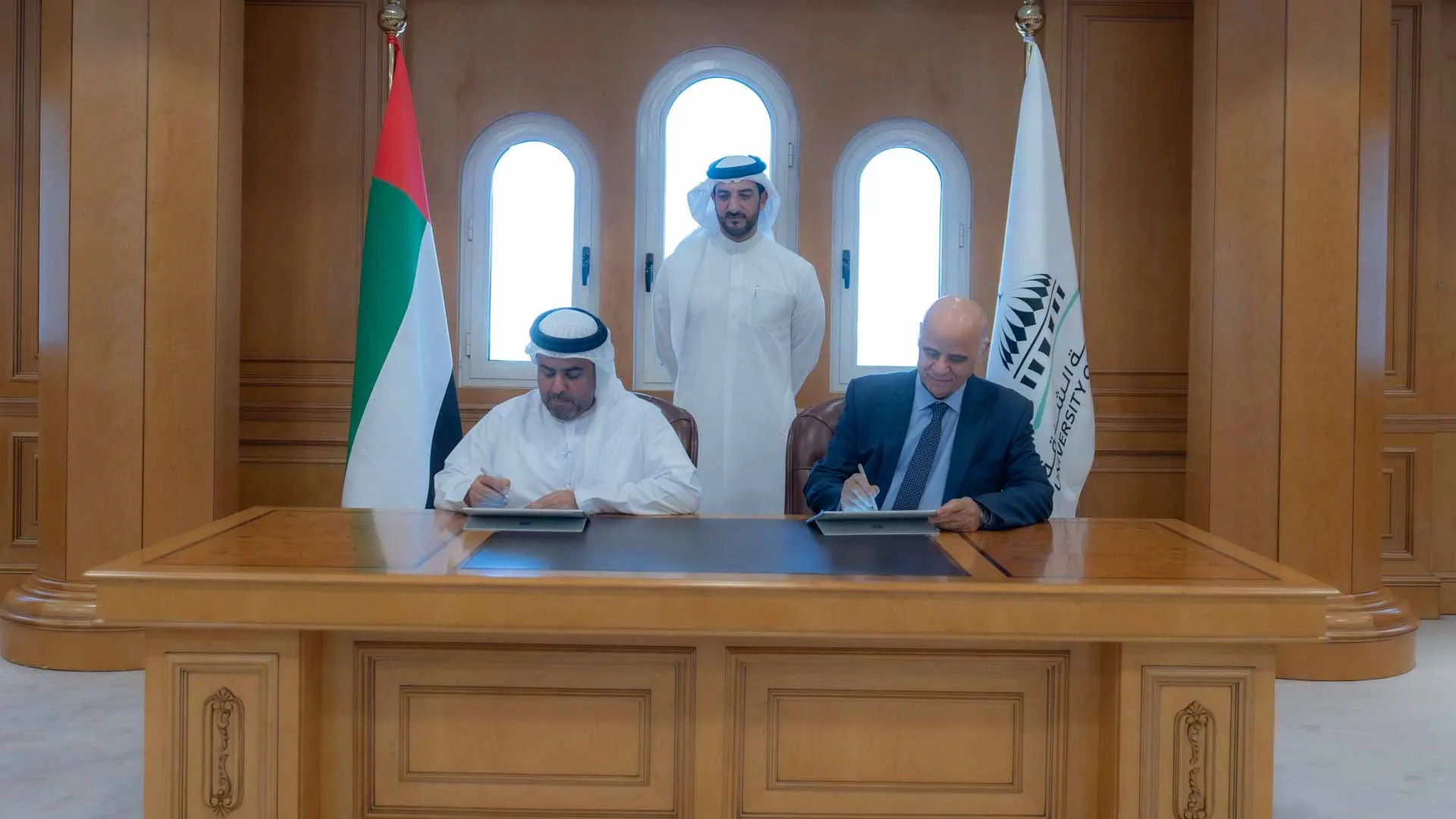 Sultan bin Ahmed witnesses signing of CA between UOS, Shams 