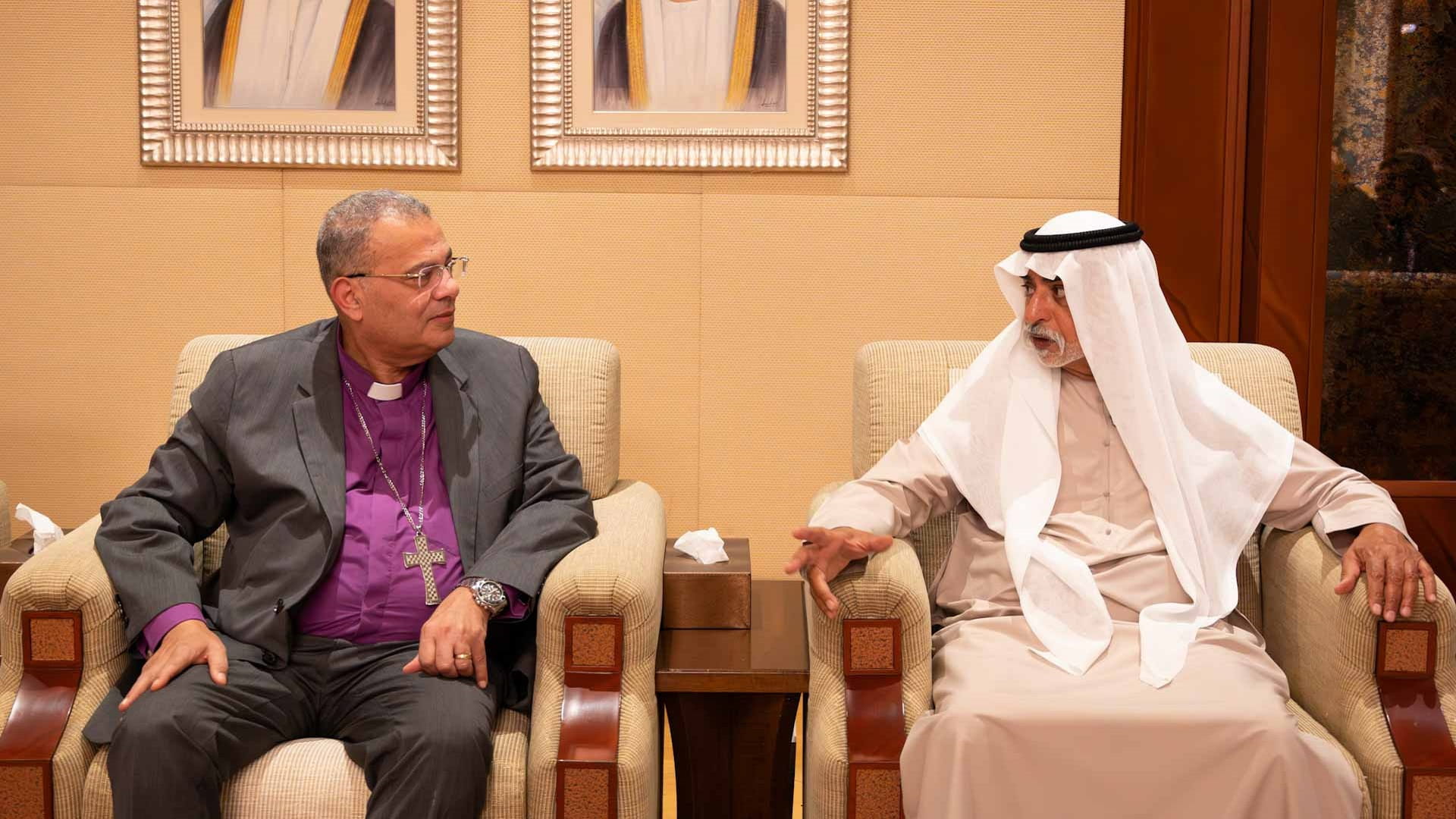 نهيان بن مبارك ورئيس الطائفة الإنجيلية في مصر يبحثان التعاون 