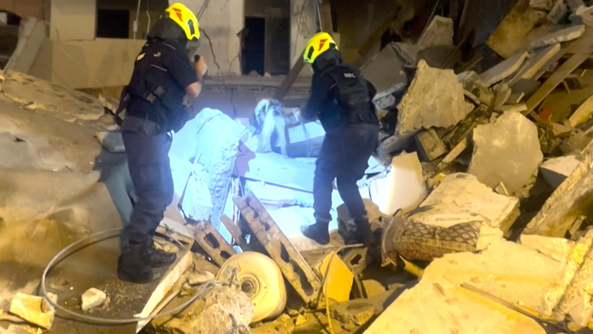 في البحرين.. انهيار مبنى يخلف قتيلاً واحداً ويصيب 4 بجروح 