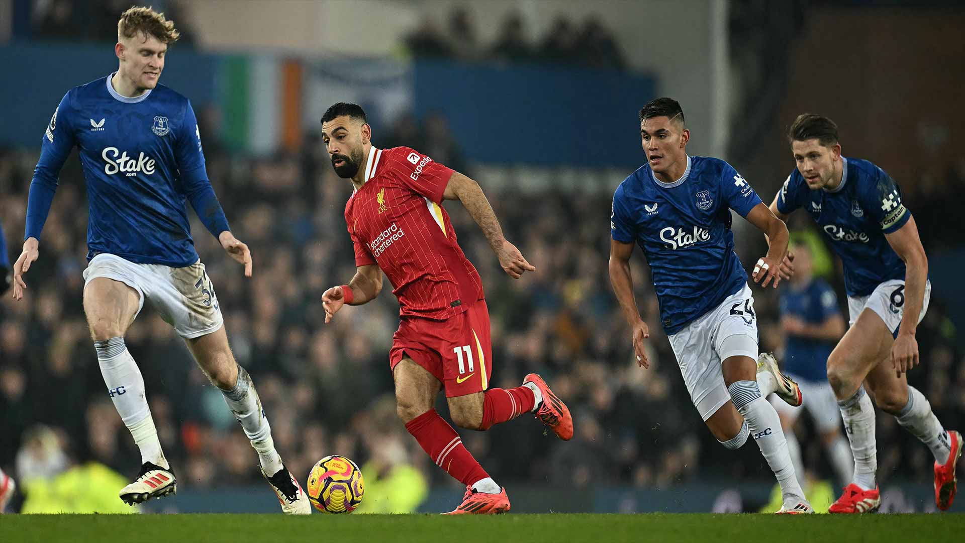ليفربول يتعثر أمام إيفرتون بالدوري الإنجليزي لكرة القدم 