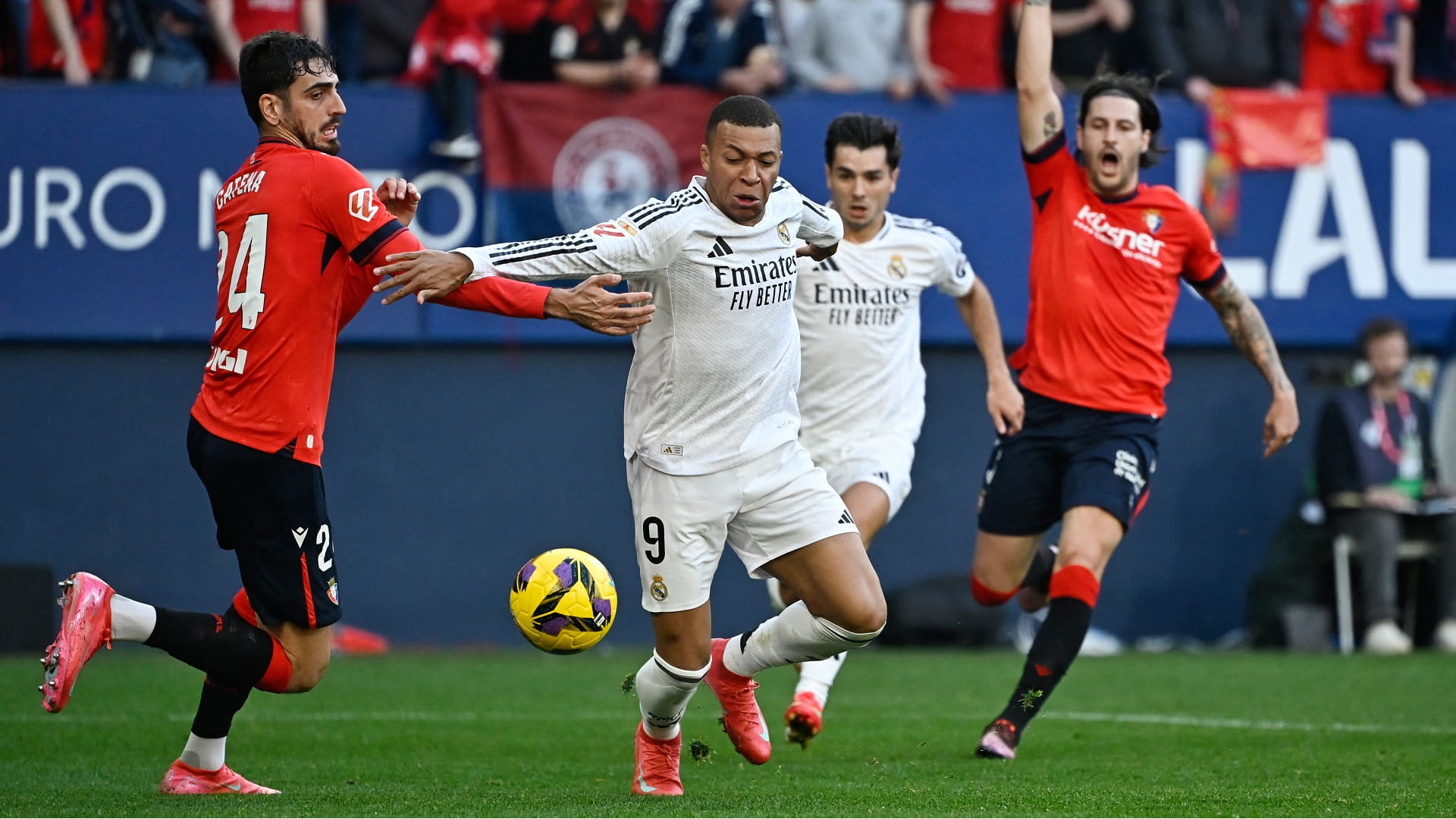 ريال مدريد يتعثر أمام أوساسونا في الدوري الإسباني  