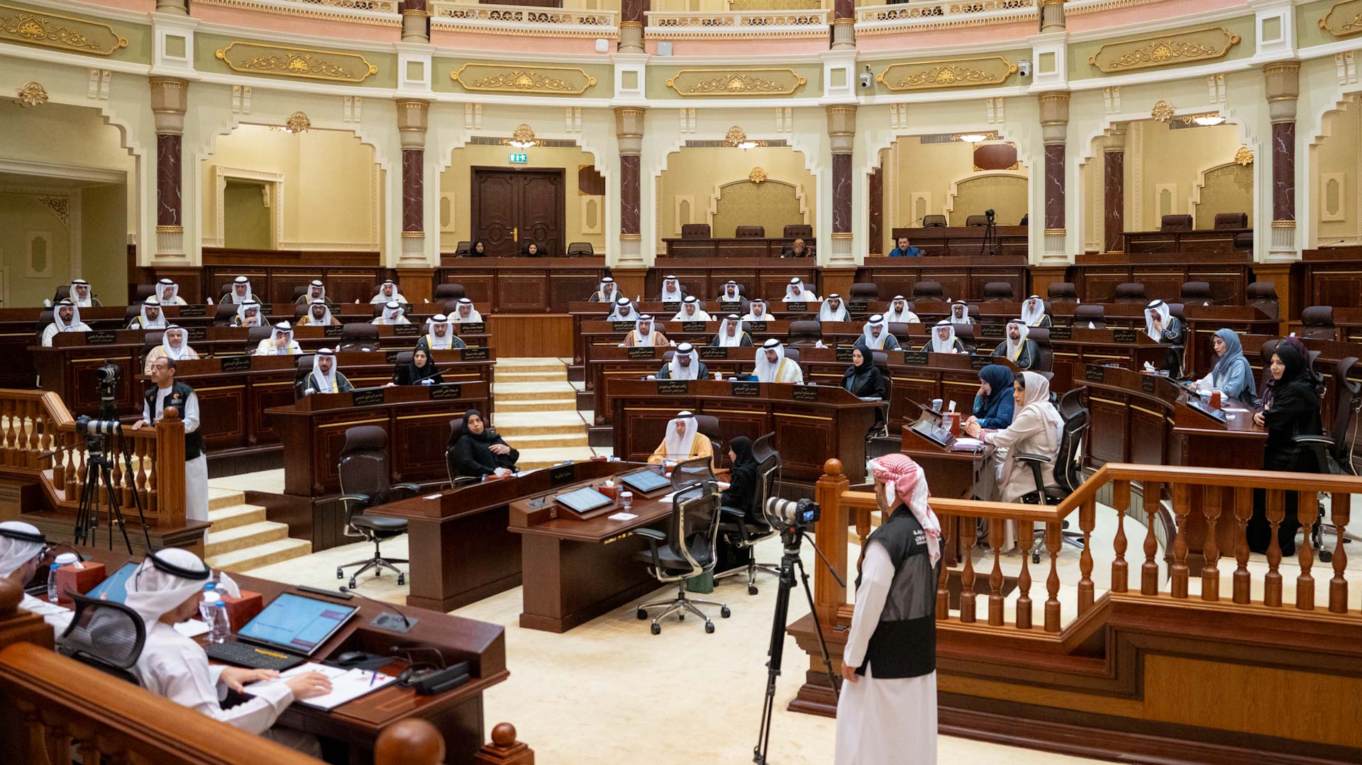 "الاستشاري" يناقش سياسة "الشارقة الصحية" ويدعو للتطوير المستدام 